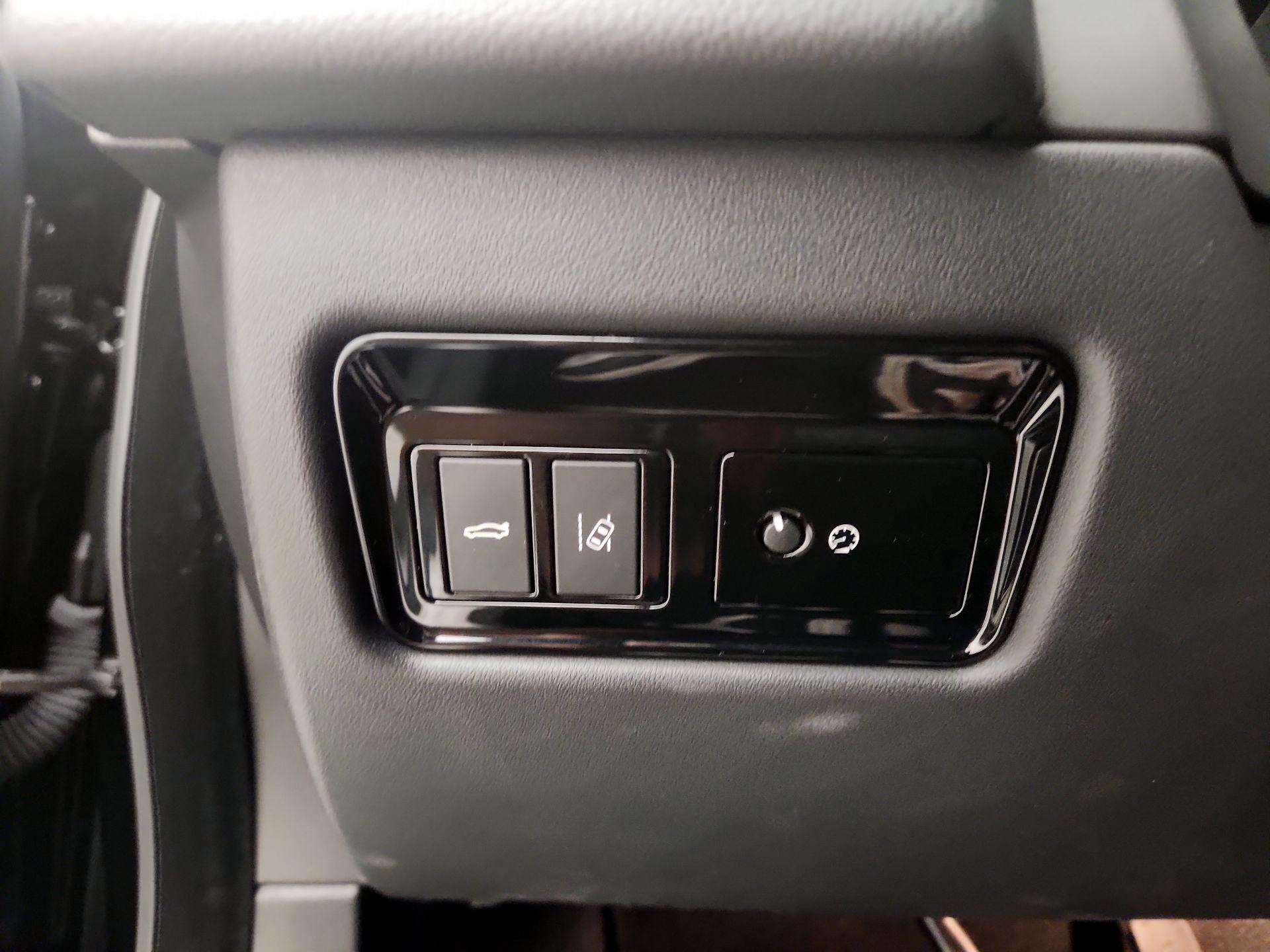 Thumbnail: 2017 Jaguar XF - 13