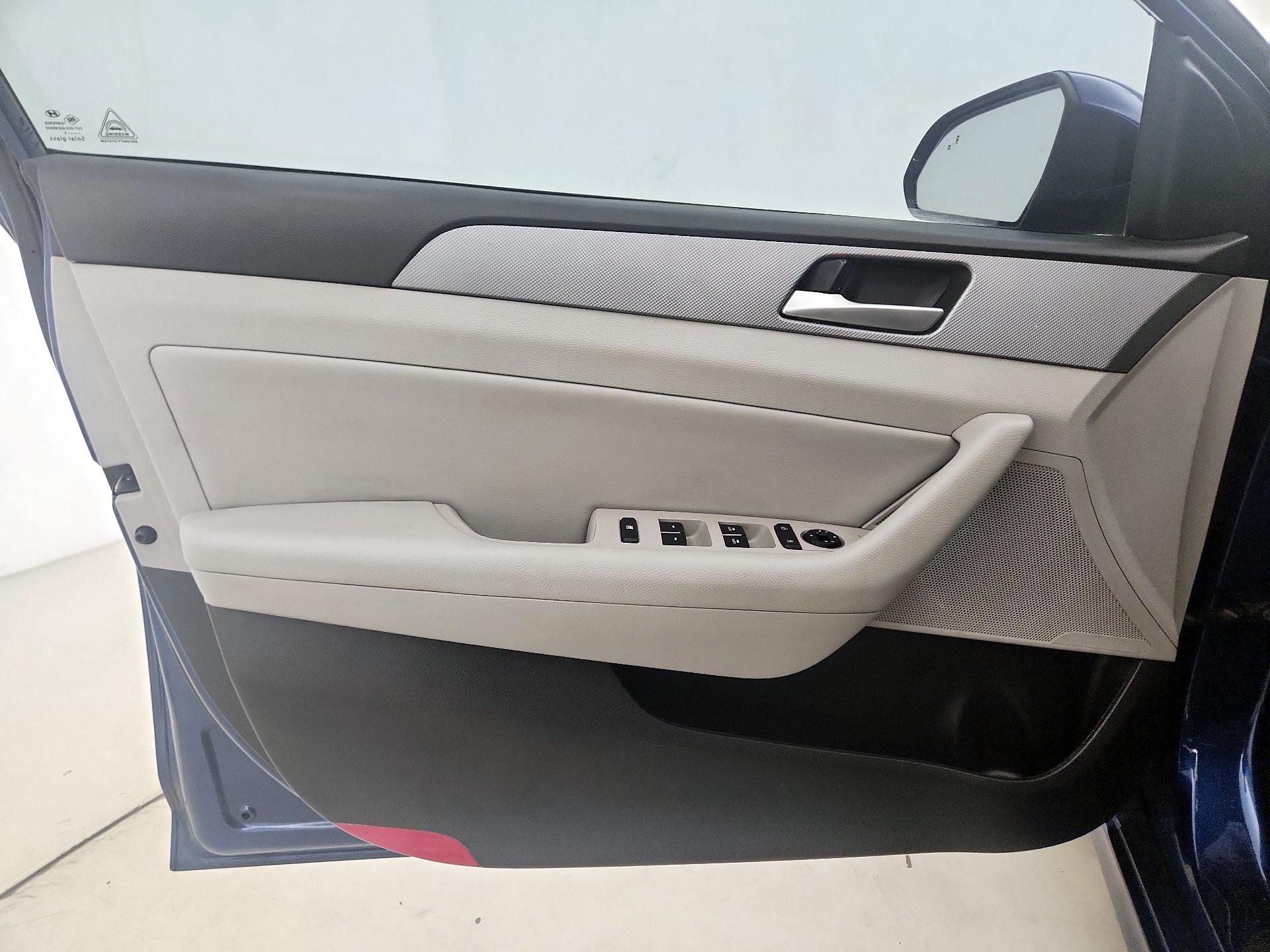 Thumbnail: 2019 Hyundai Sonata - 12