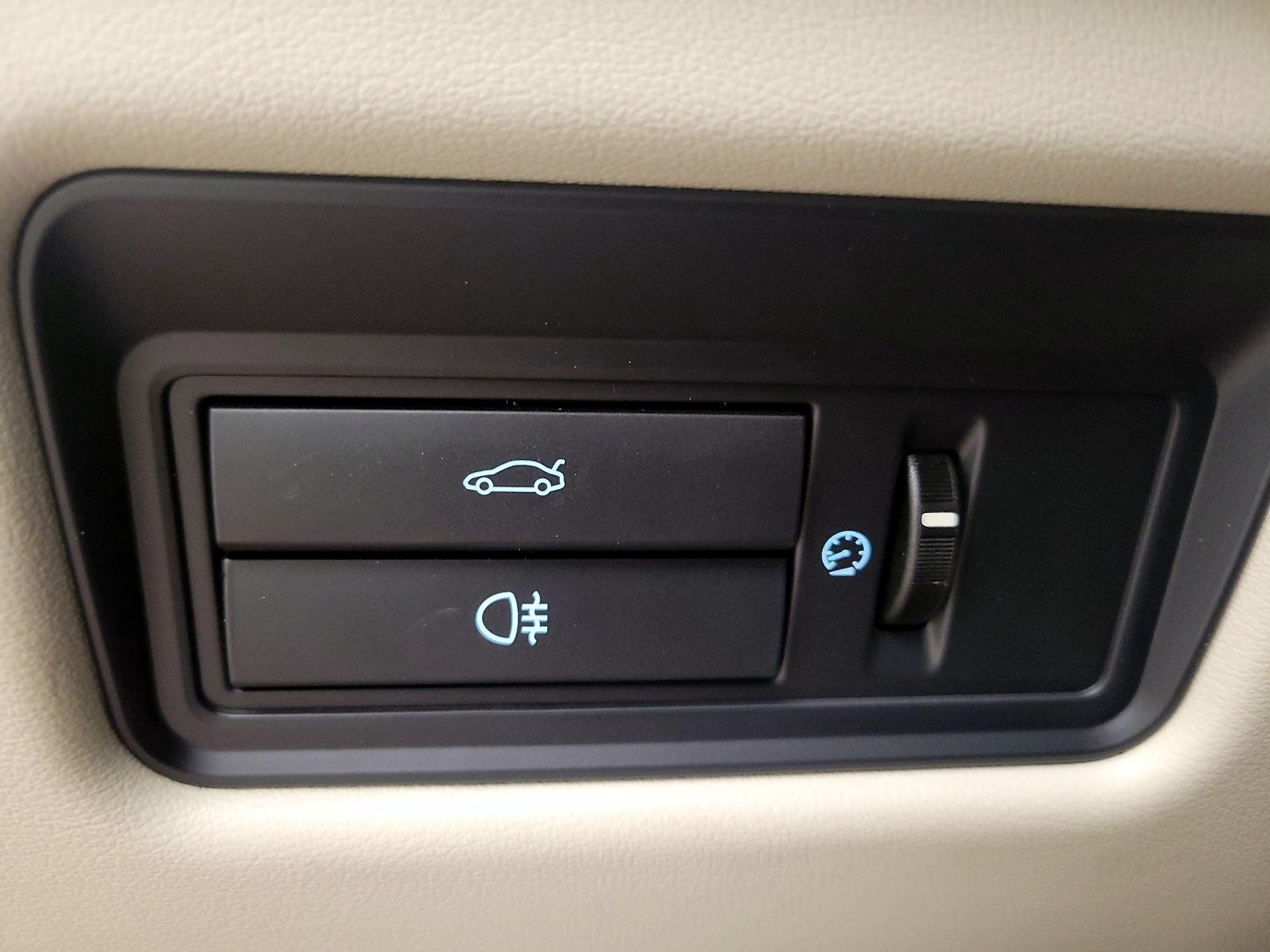 Thumbnail: 2016 Jaguar XJ - 13