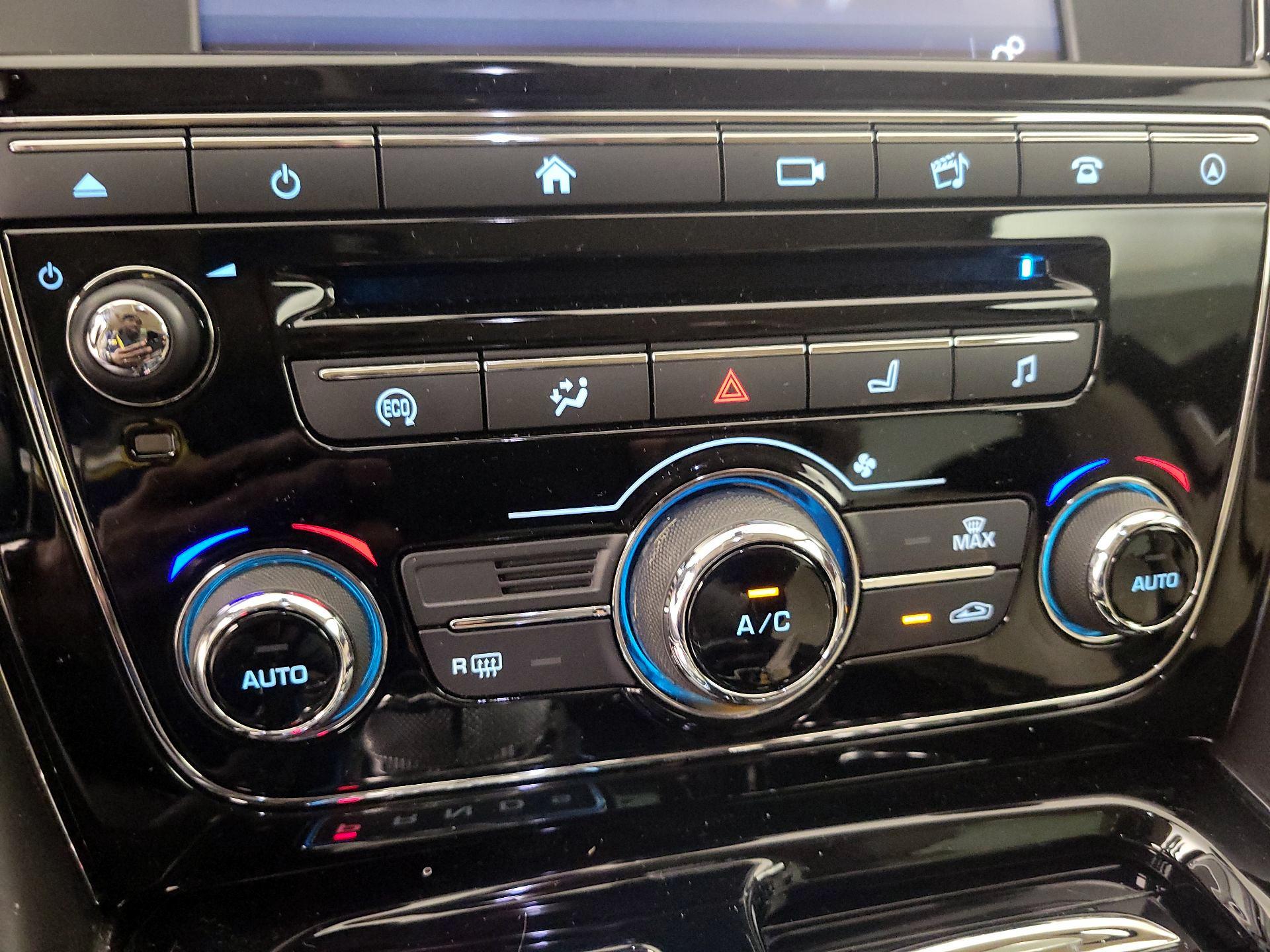 Thumbnail: 2016 Jaguar XJ - 17