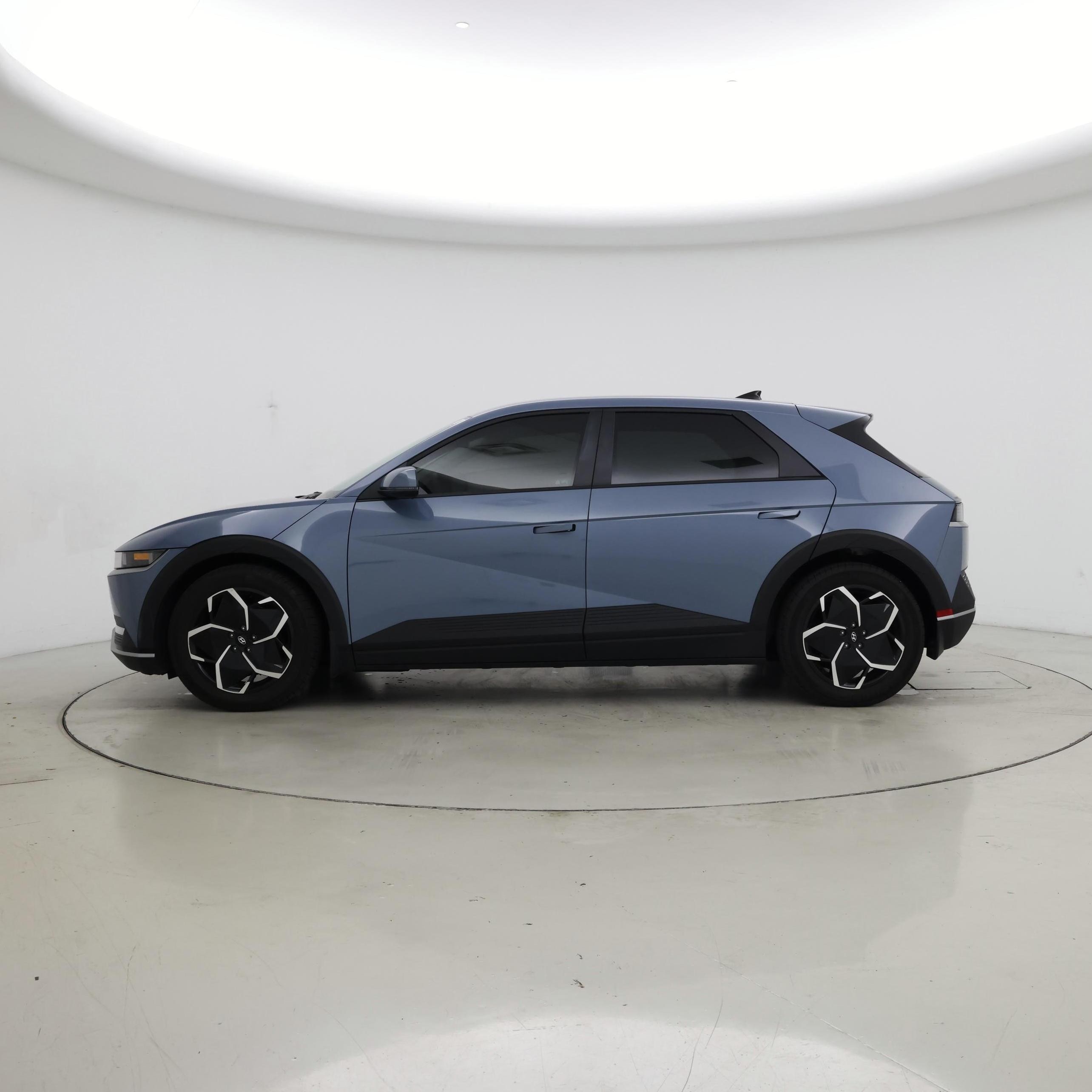 Thumbnail: 2023 Hyundai Ioniq 5 - 3