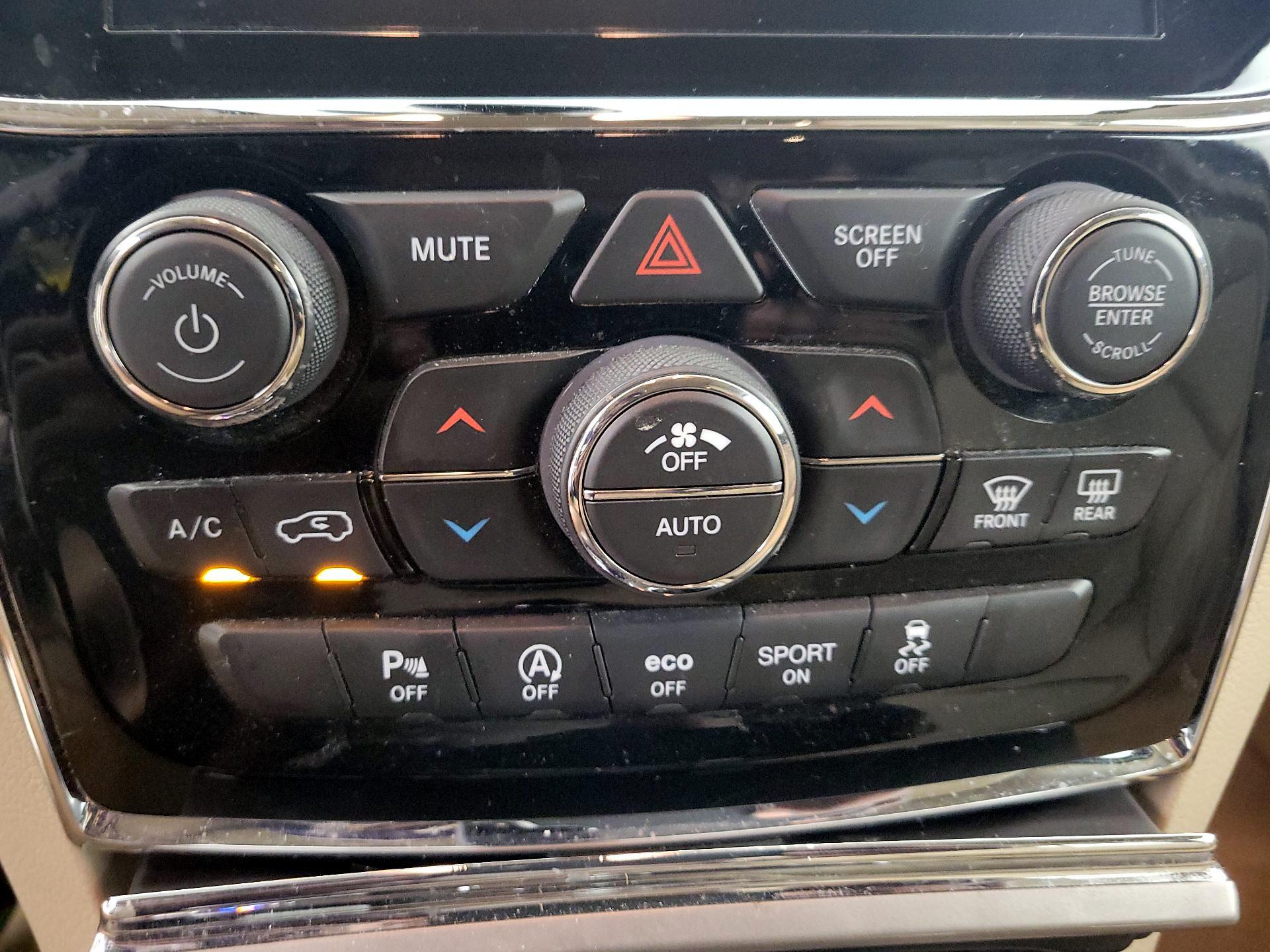 Thumbnail: 2019 Jeep Grand Cherokee - 17