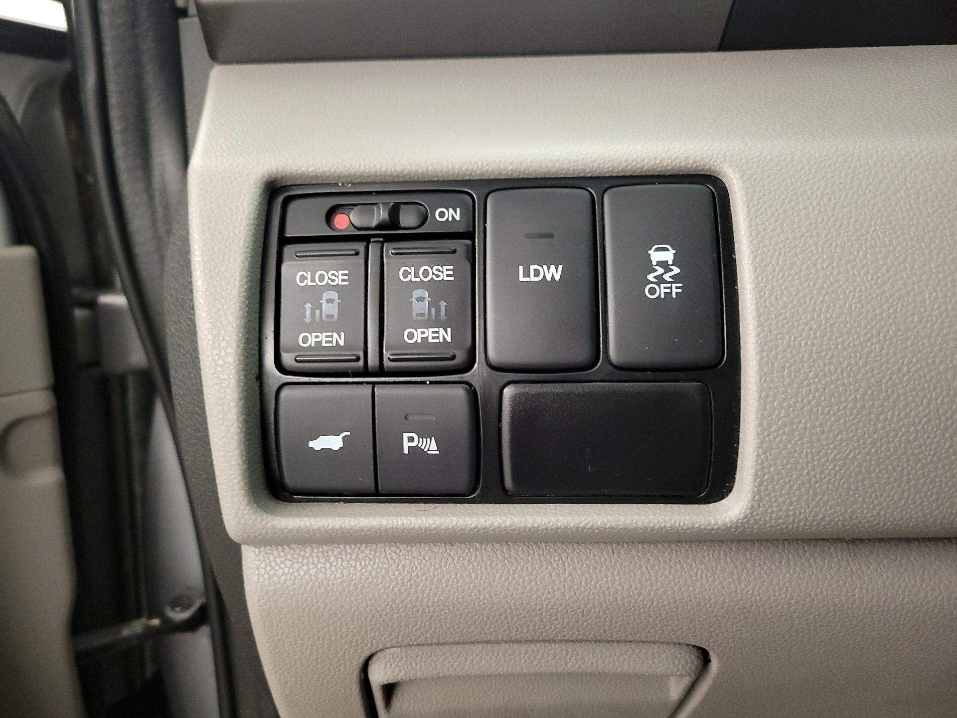 Thumbnail: 2015 Honda Odyssey - 13