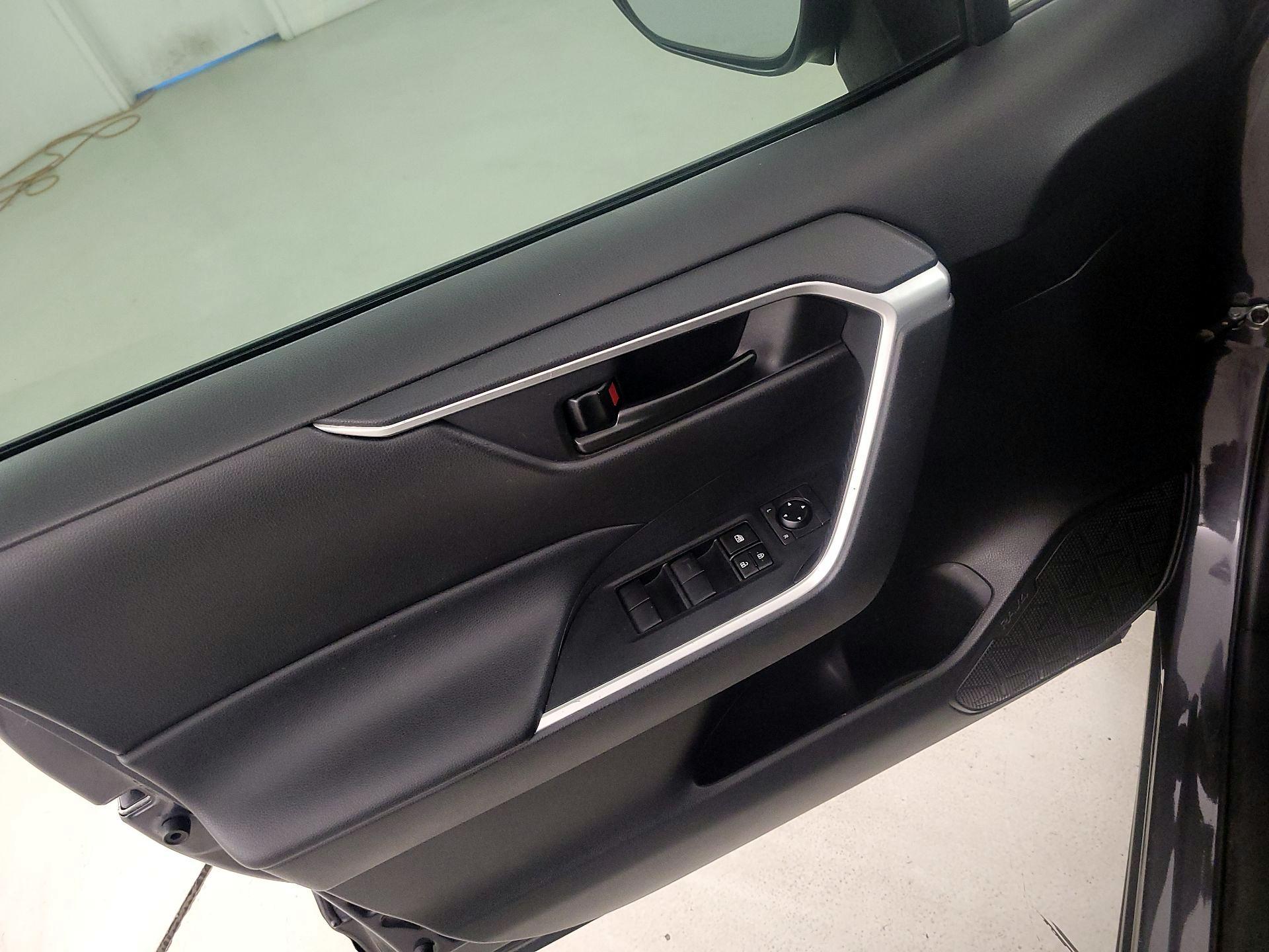 Thumbnail: 2021 Toyota RAV4 - 12