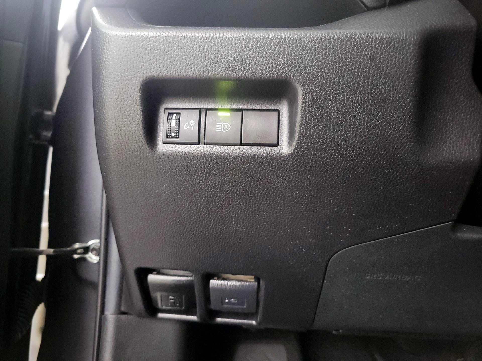 Thumbnail: 2021 Toyota RAV4 - 13