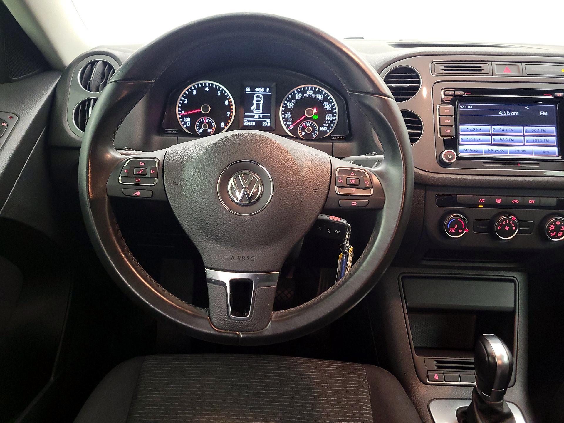 Thumbnail: 2015 Volkswagen Tiguan - 10