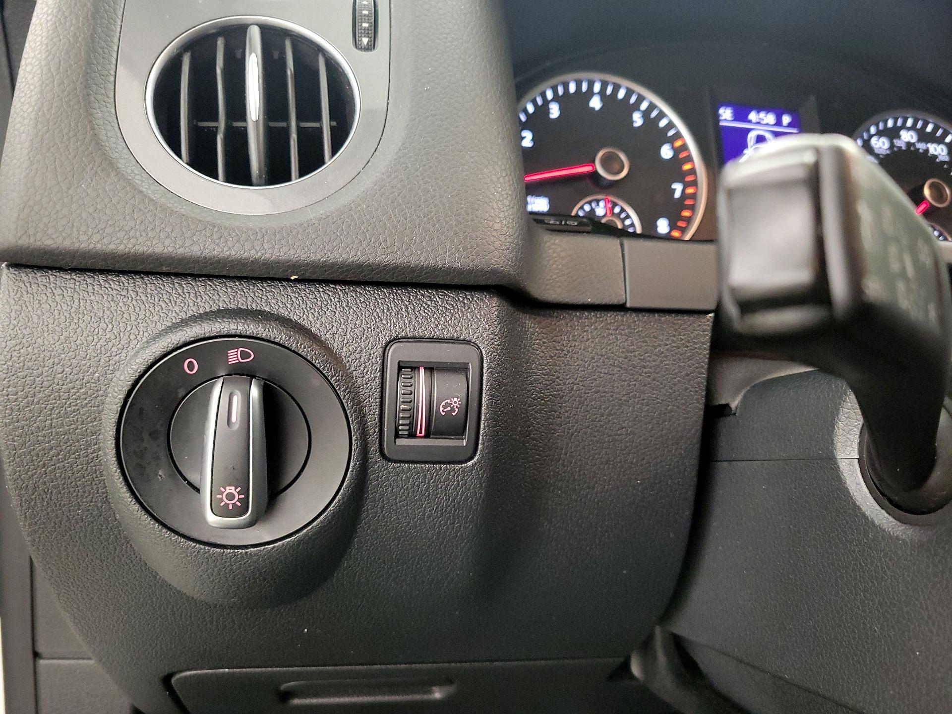 Thumbnail: 2015 Volkswagen Tiguan - 13