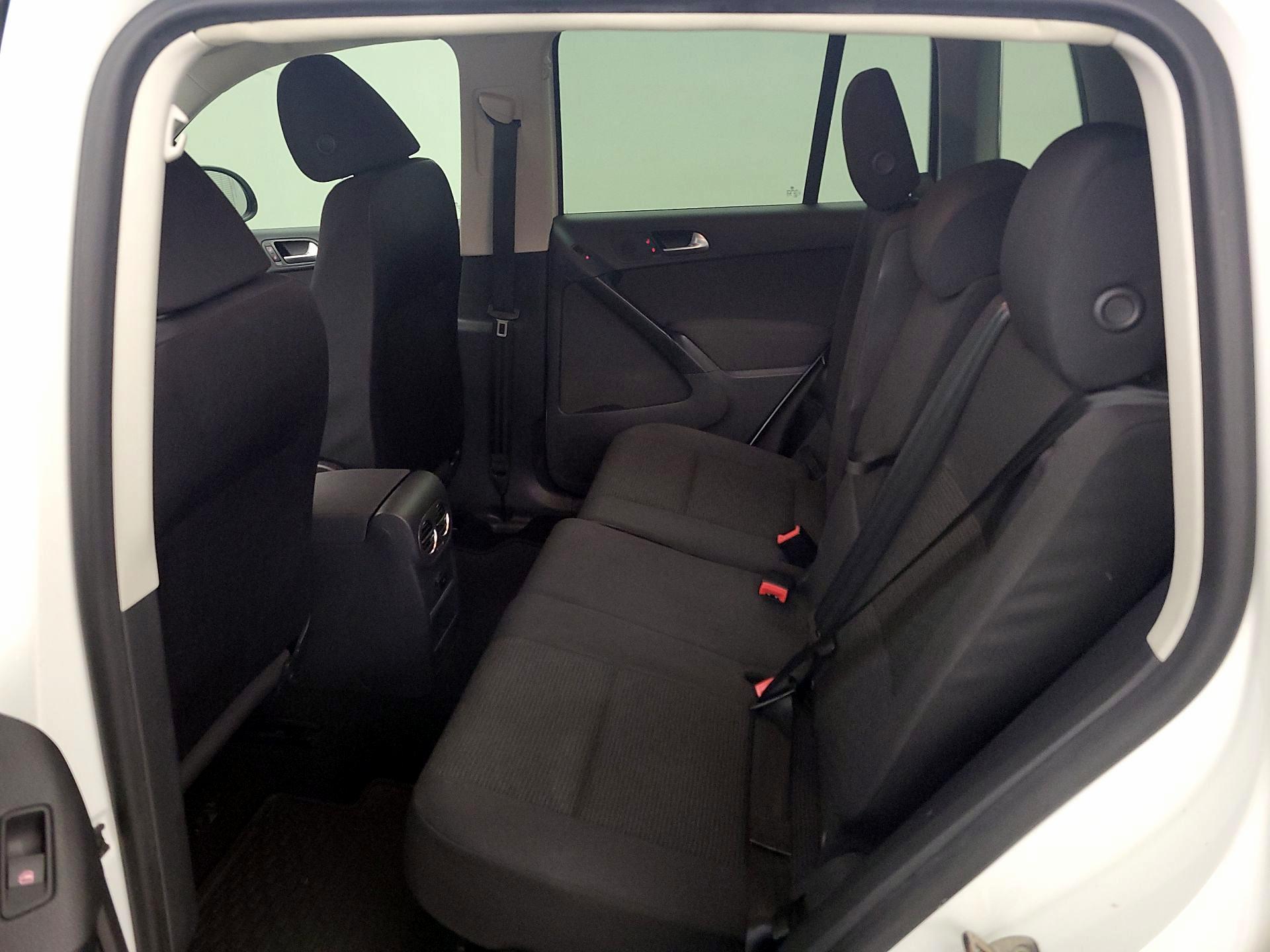 Thumbnail: 2015 Volkswagen Tiguan - 19