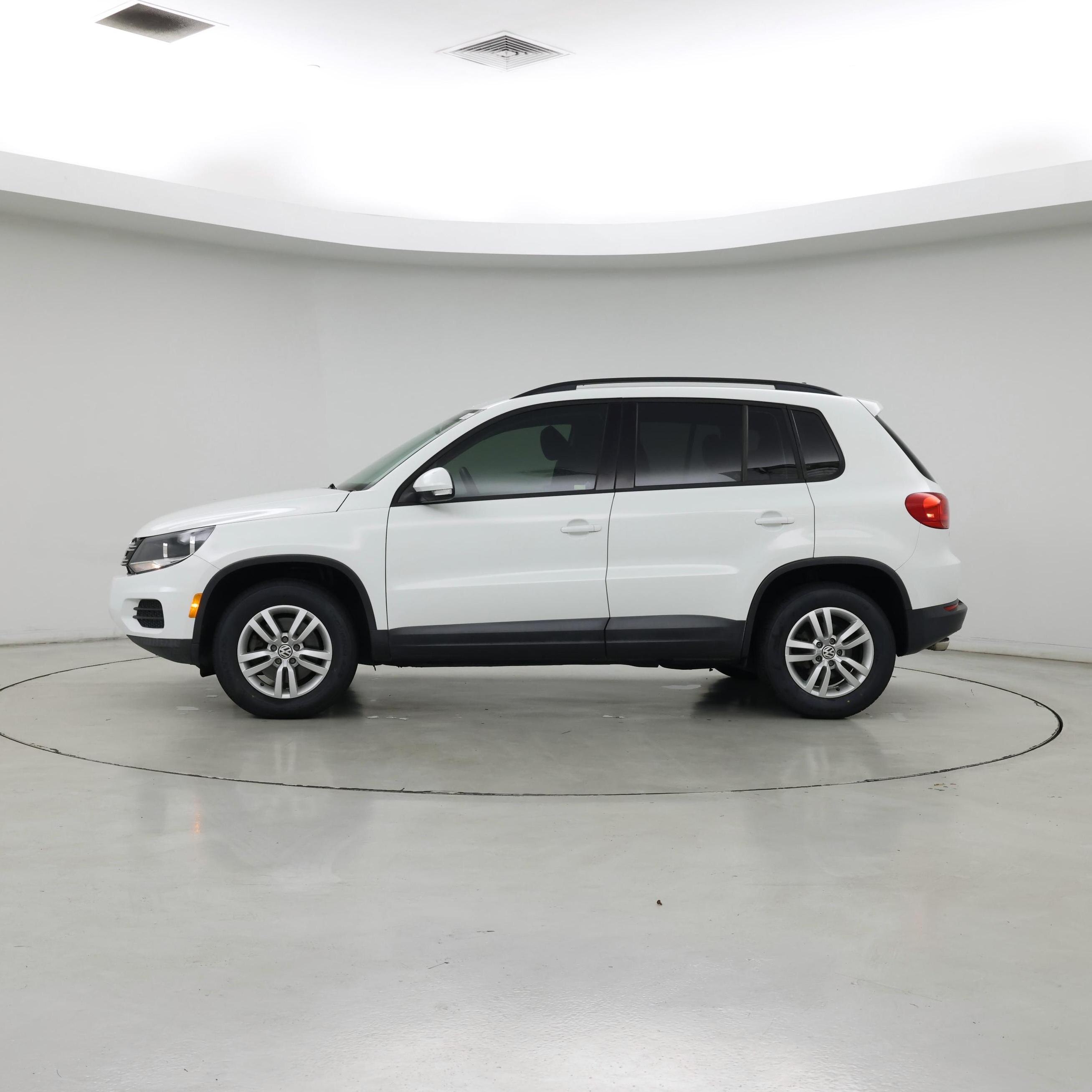 Thumbnail: 2015 Volkswagen Tiguan - 3