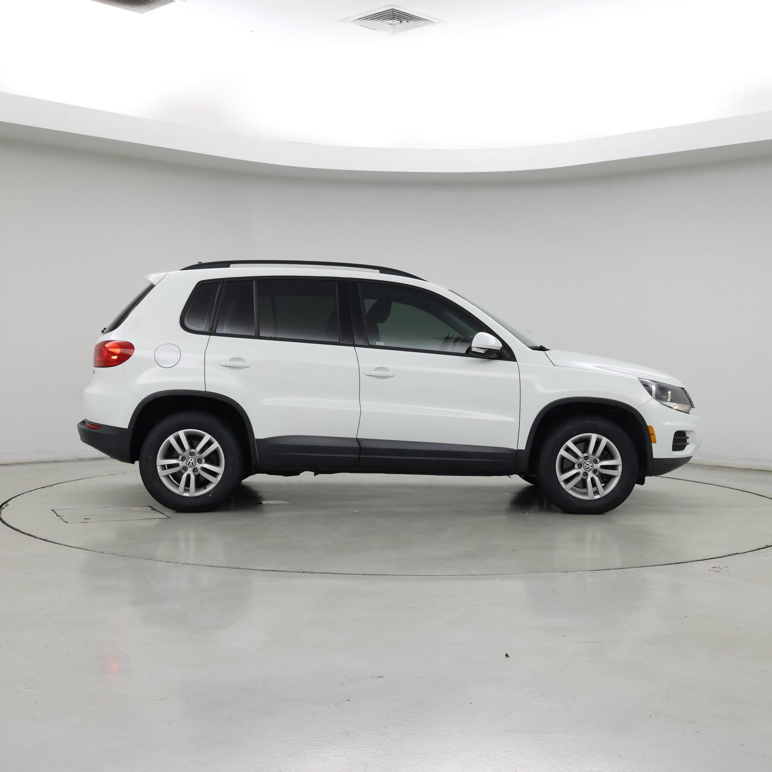 Thumbnail: 2015 Volkswagen Tiguan - 7