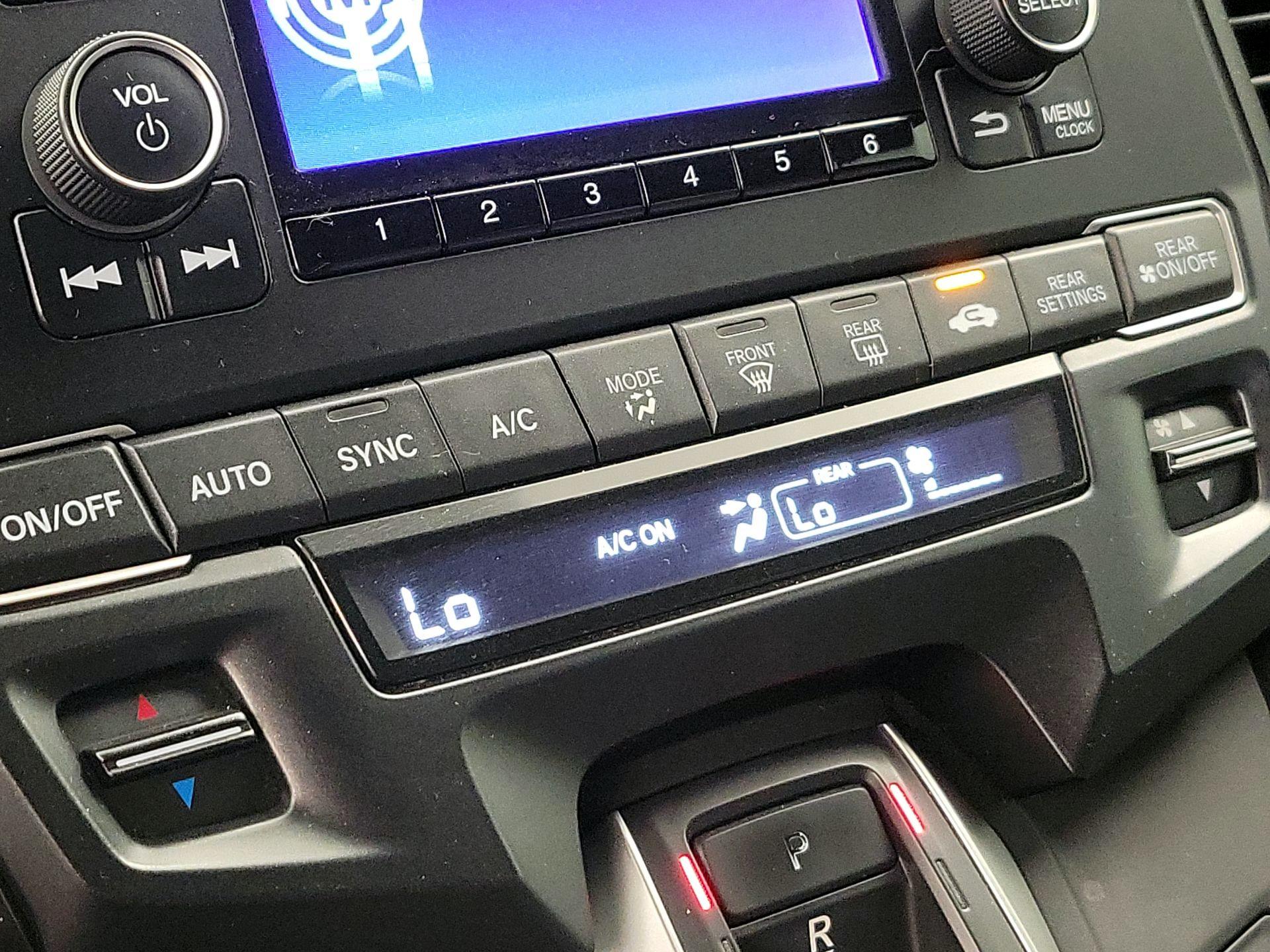 Thumbnail: 2019 Honda Odyssey - 16