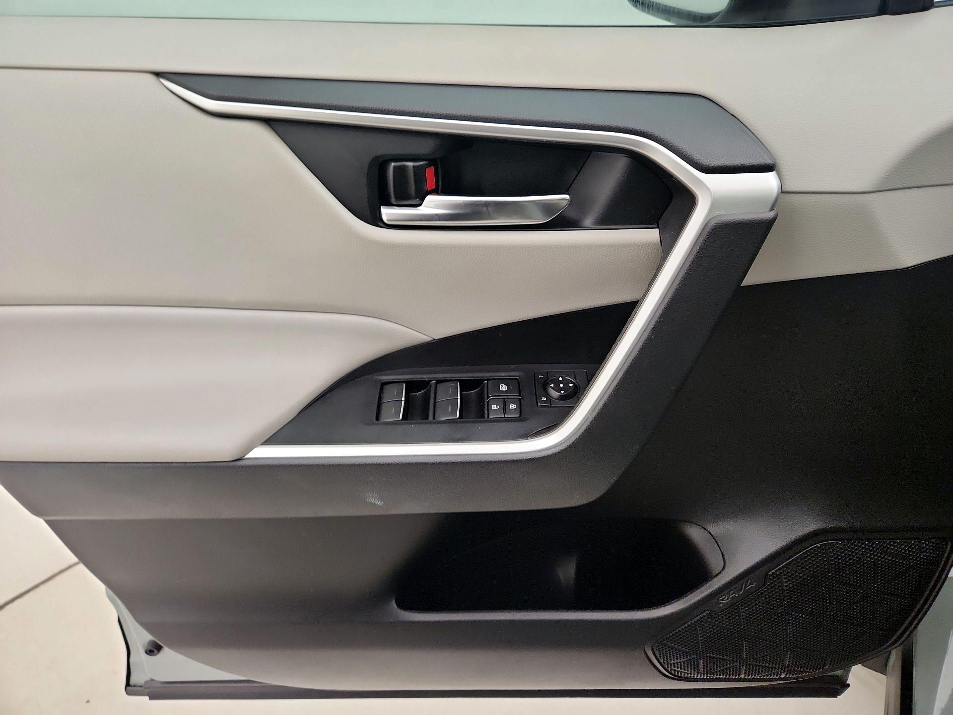 Thumbnail: 2022 Toyota RAV4 - 12