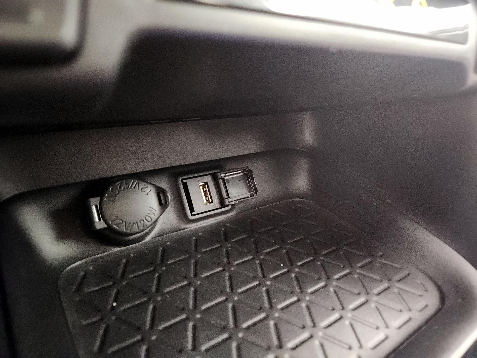 Thumbnail: 2022 Toyota RAV4 - 18