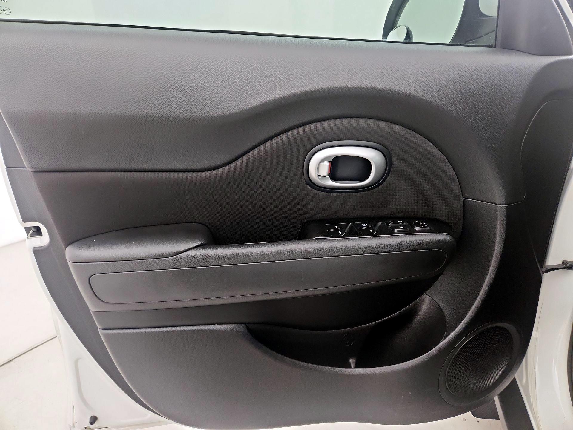 Thumbnail: 2016 Kia Soul - 12