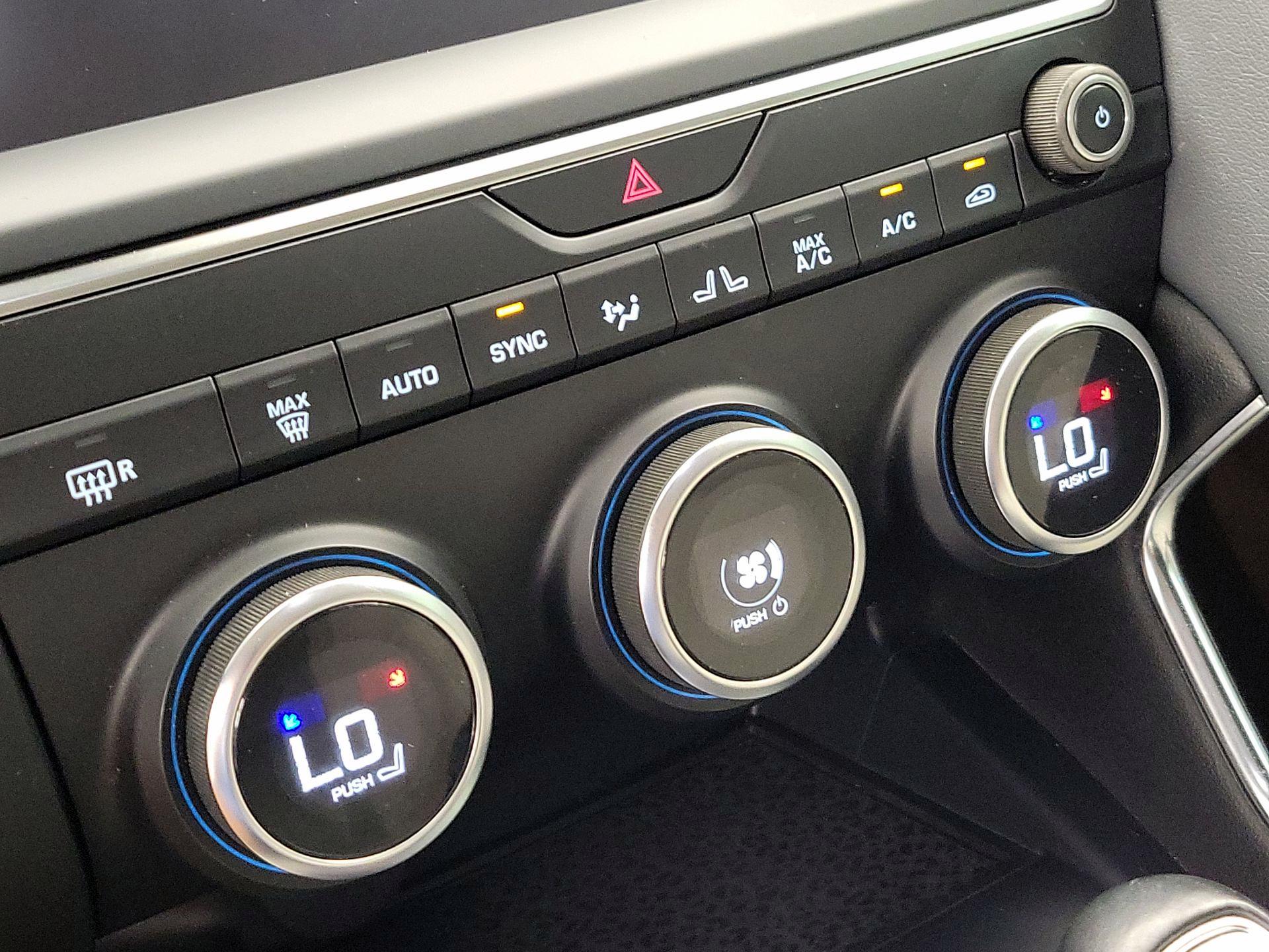 Thumbnail: 2020 Jaguar E-Pace - 16