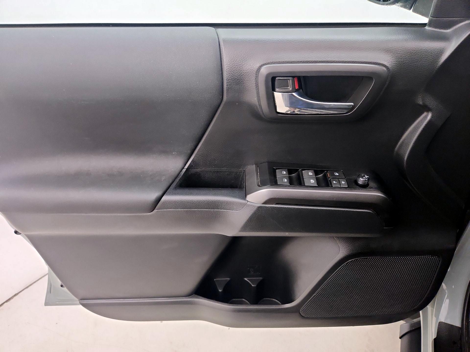 Thumbnail: 2022 Toyota Tacoma - 12