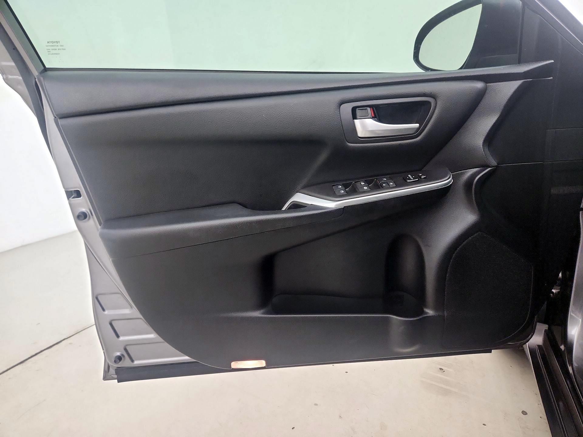 Thumbnail: 2017 Toyota Camry - 12