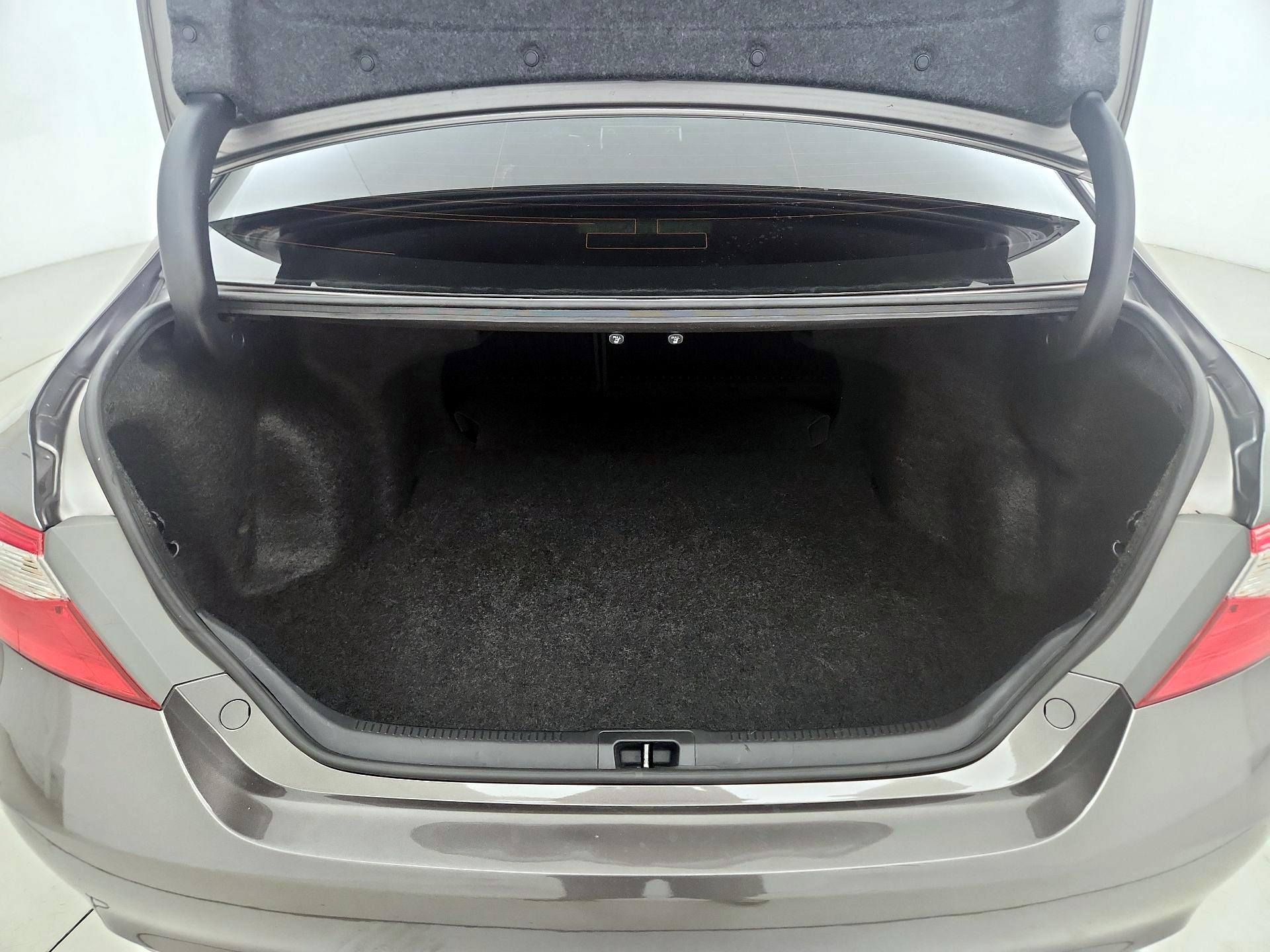 Thumbnail: 2017 Toyota Camry - 20