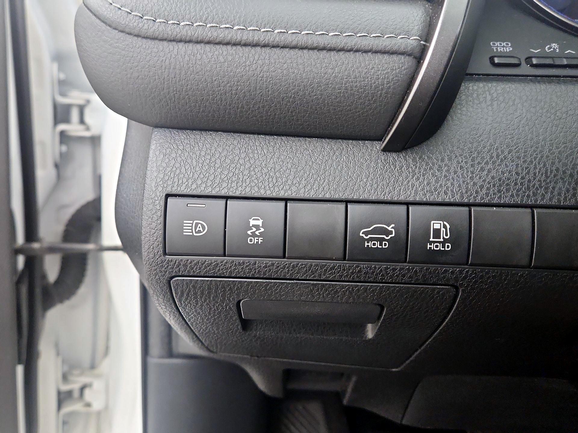 Thumbnail: 2022 Toyota Camry - 13