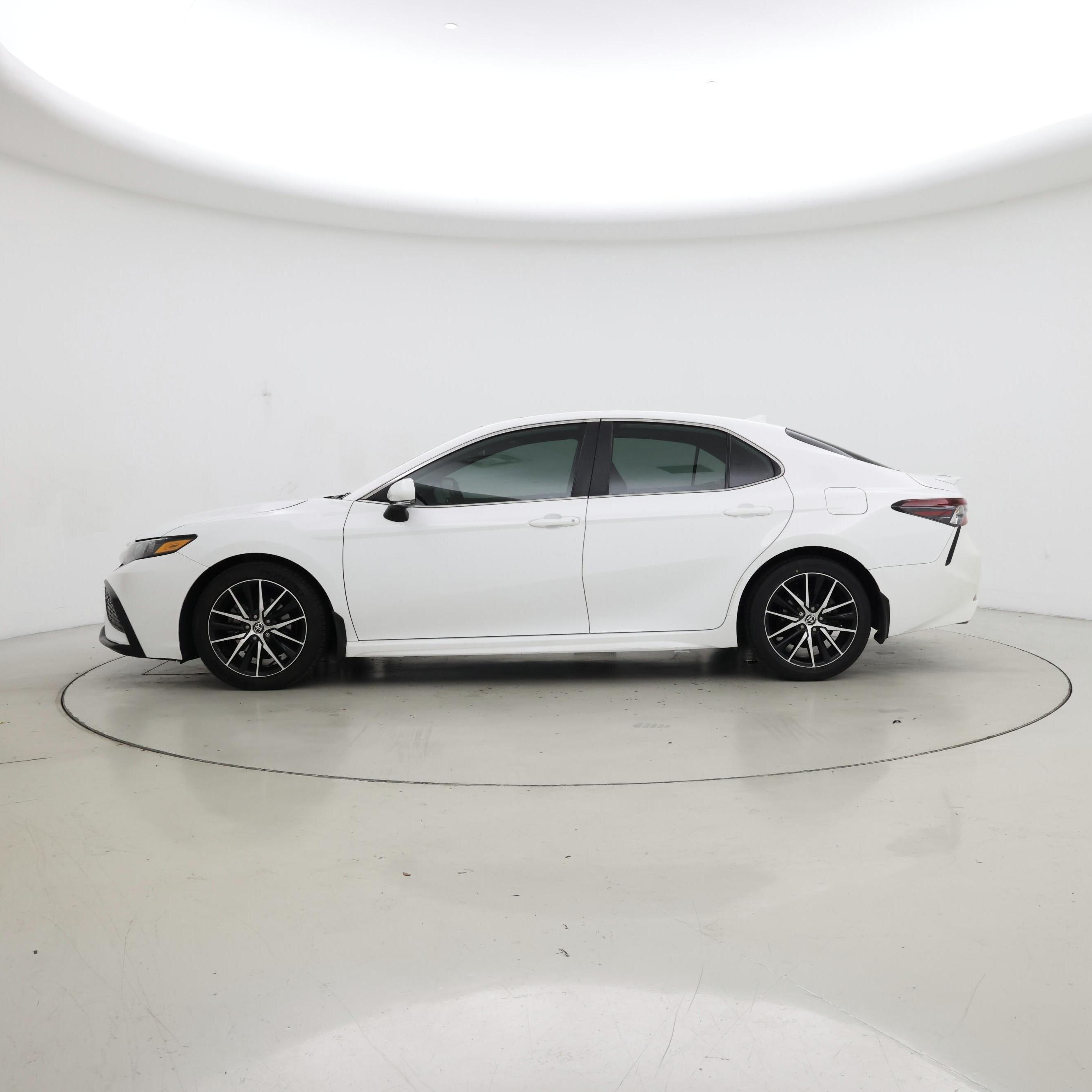 Thumbnail: 2022 Toyota Camry - 3