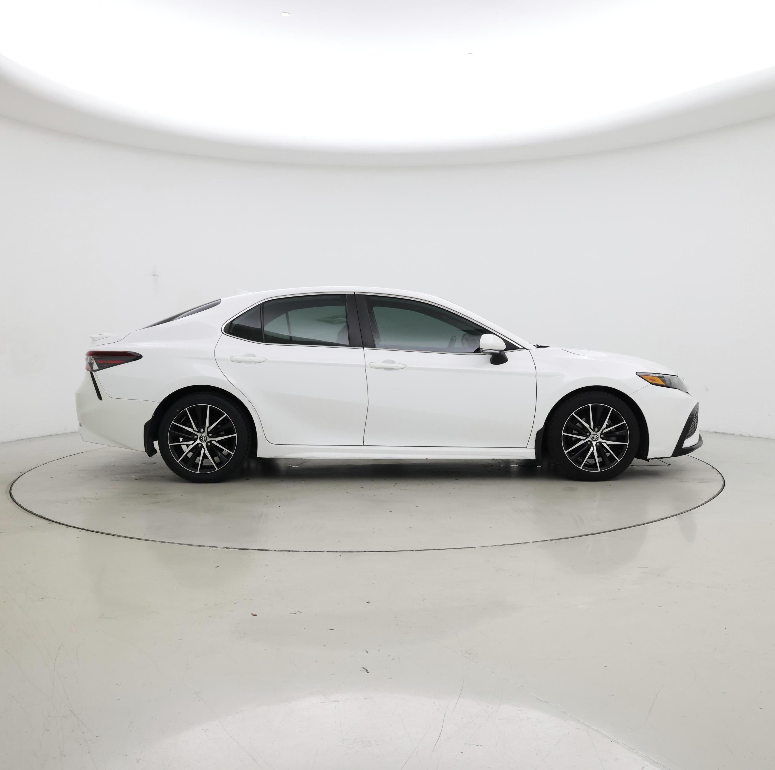 Thumbnail: 2022 Toyota Camry - 7