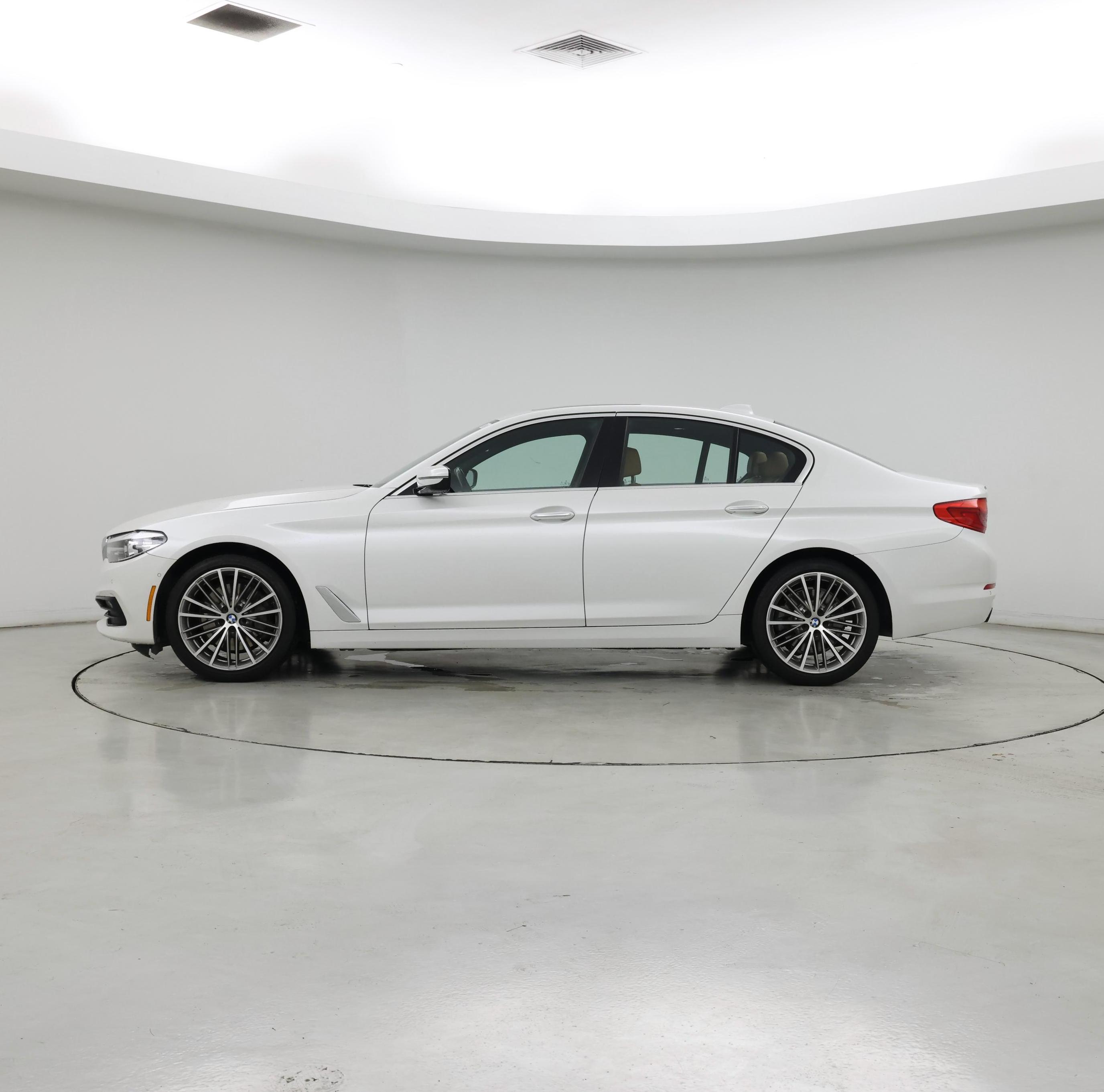 Thumbnail: 2018 BMW 5 Series - 3