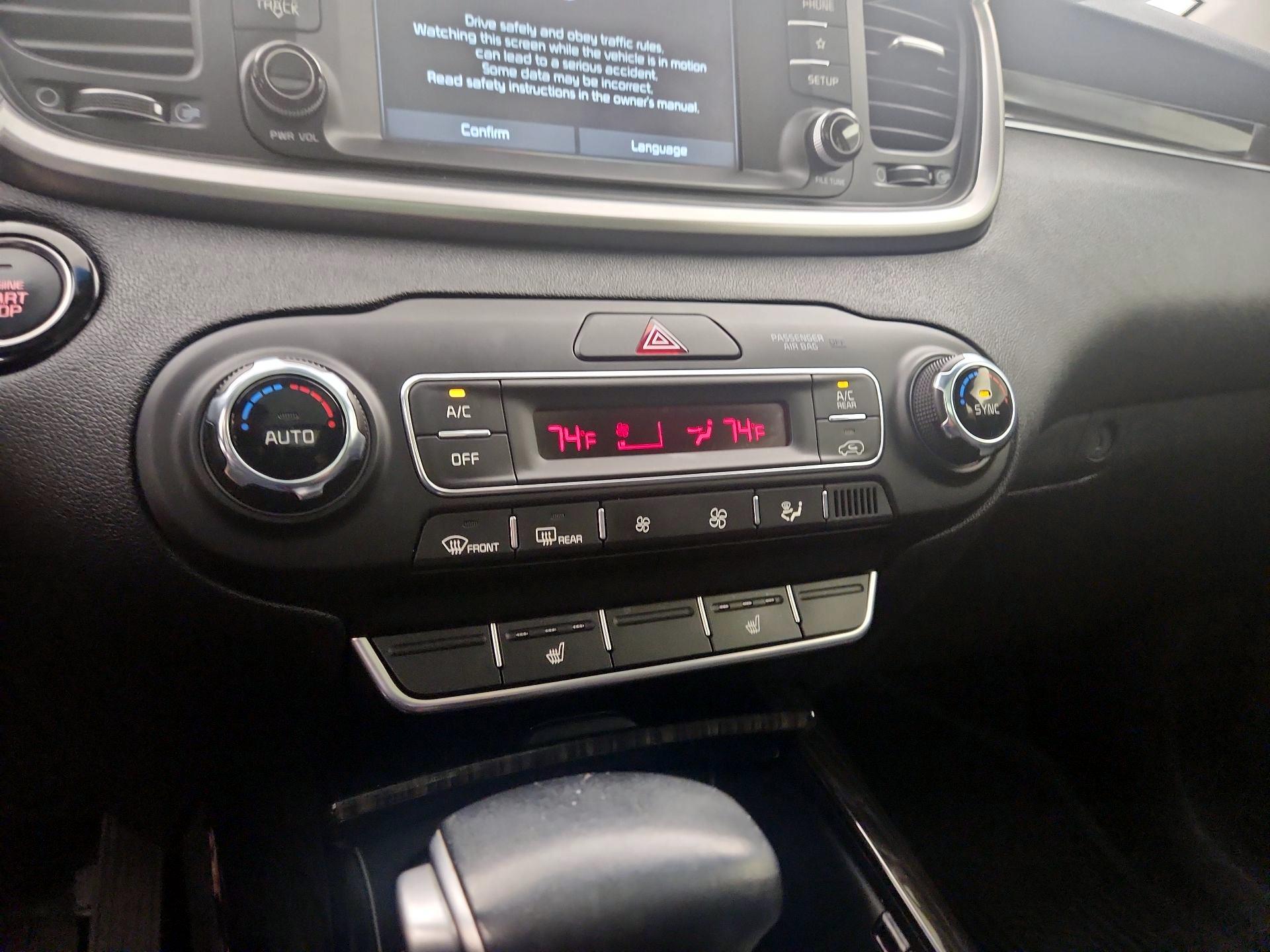 Thumbnail: 2020 Kia Sorento - 16