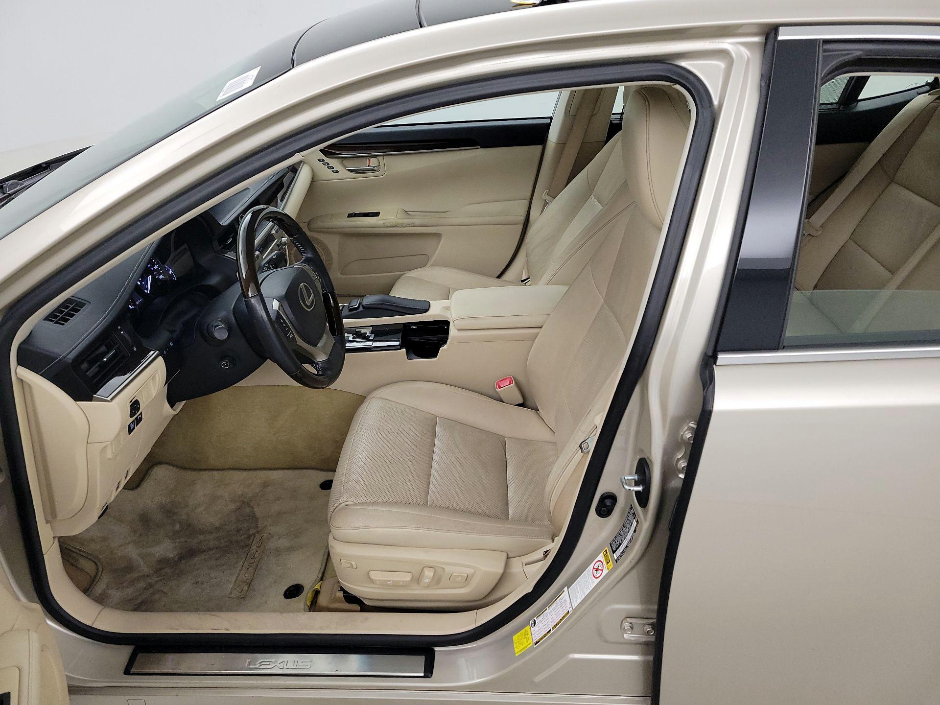 Thumbnail: 2014 Lexus ES - 11