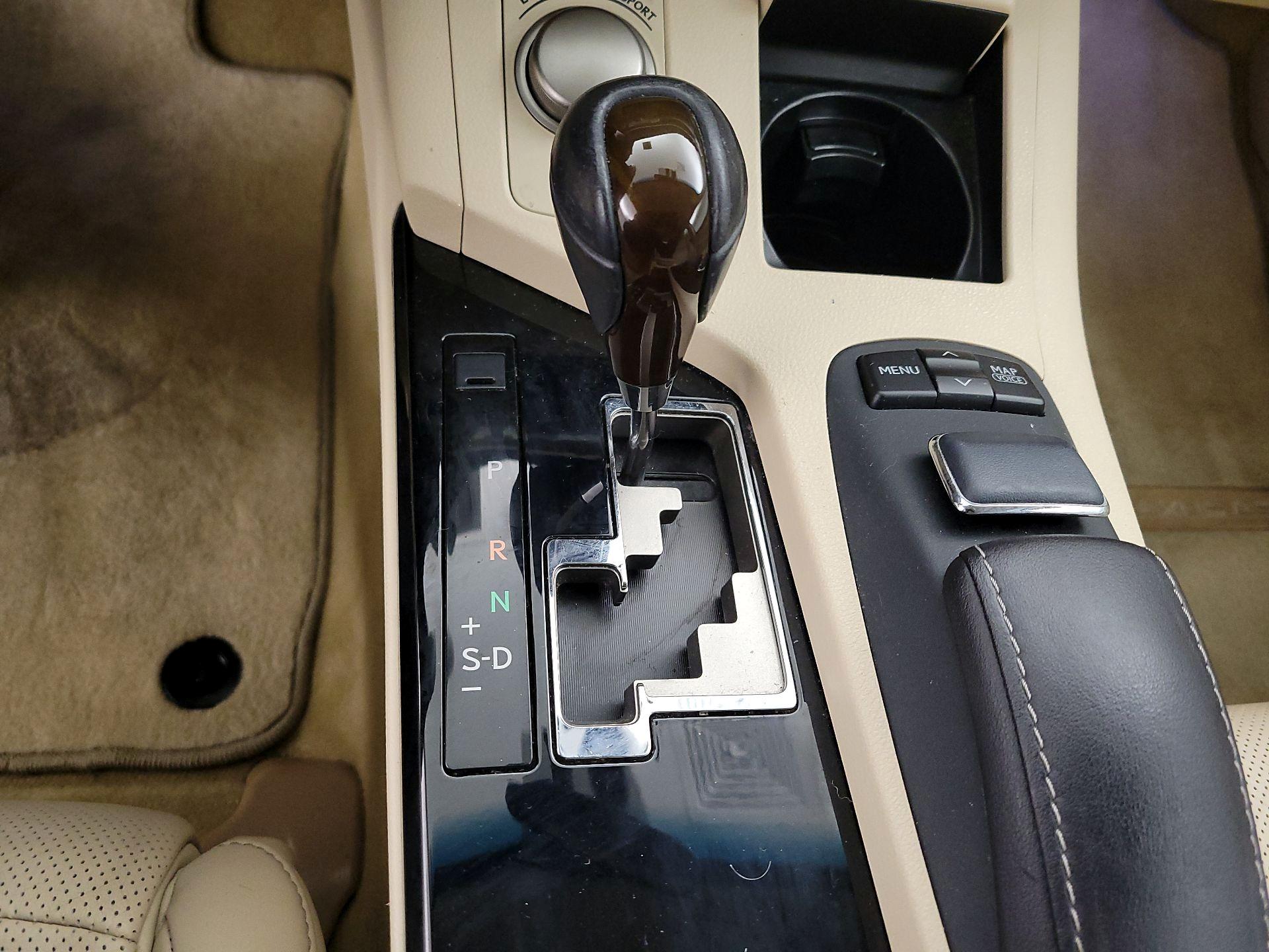 Thumbnail: 2014 Lexus ES - 18