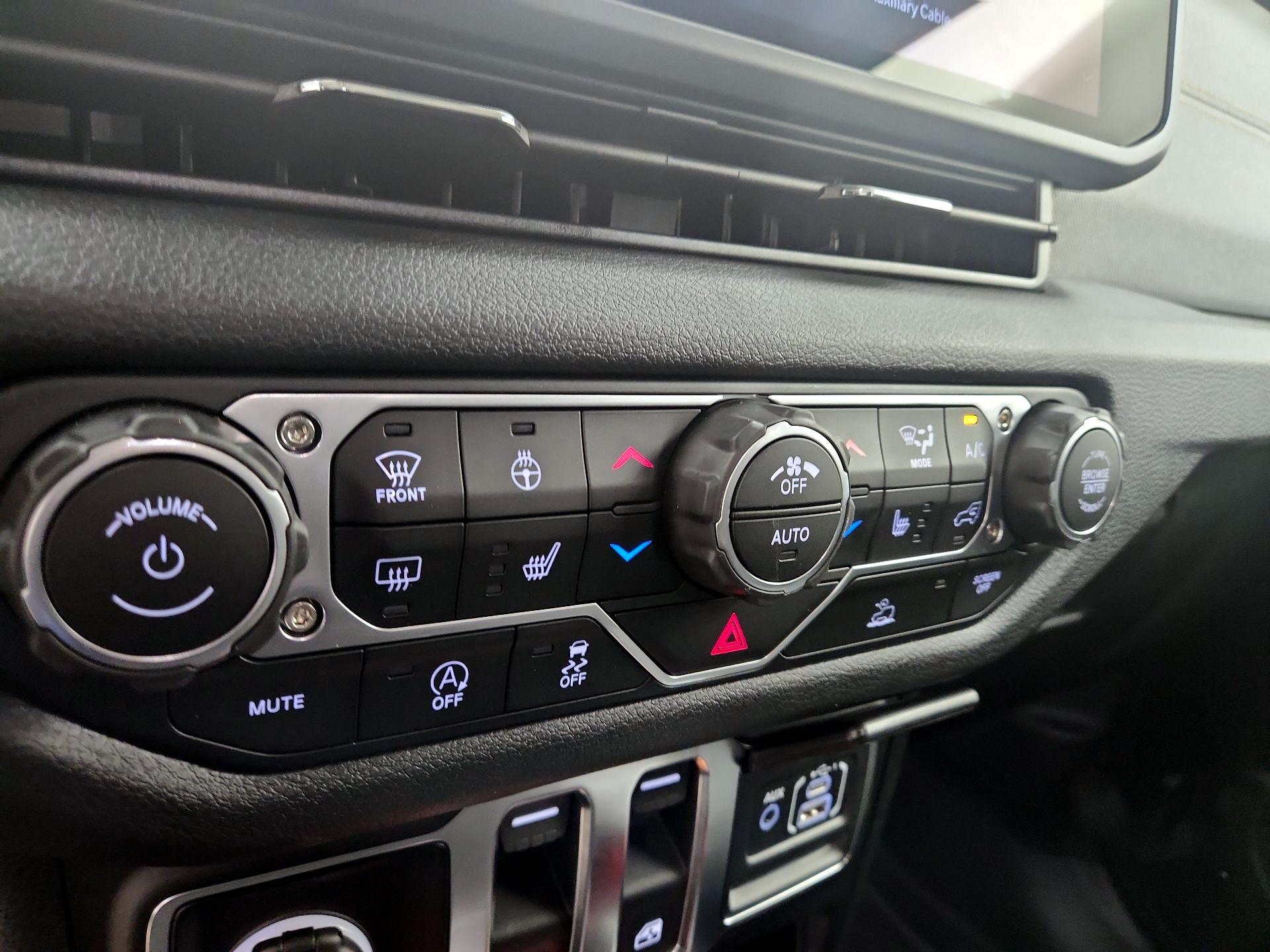 Thumbnail: 2025 Jeep Wrangler - 15