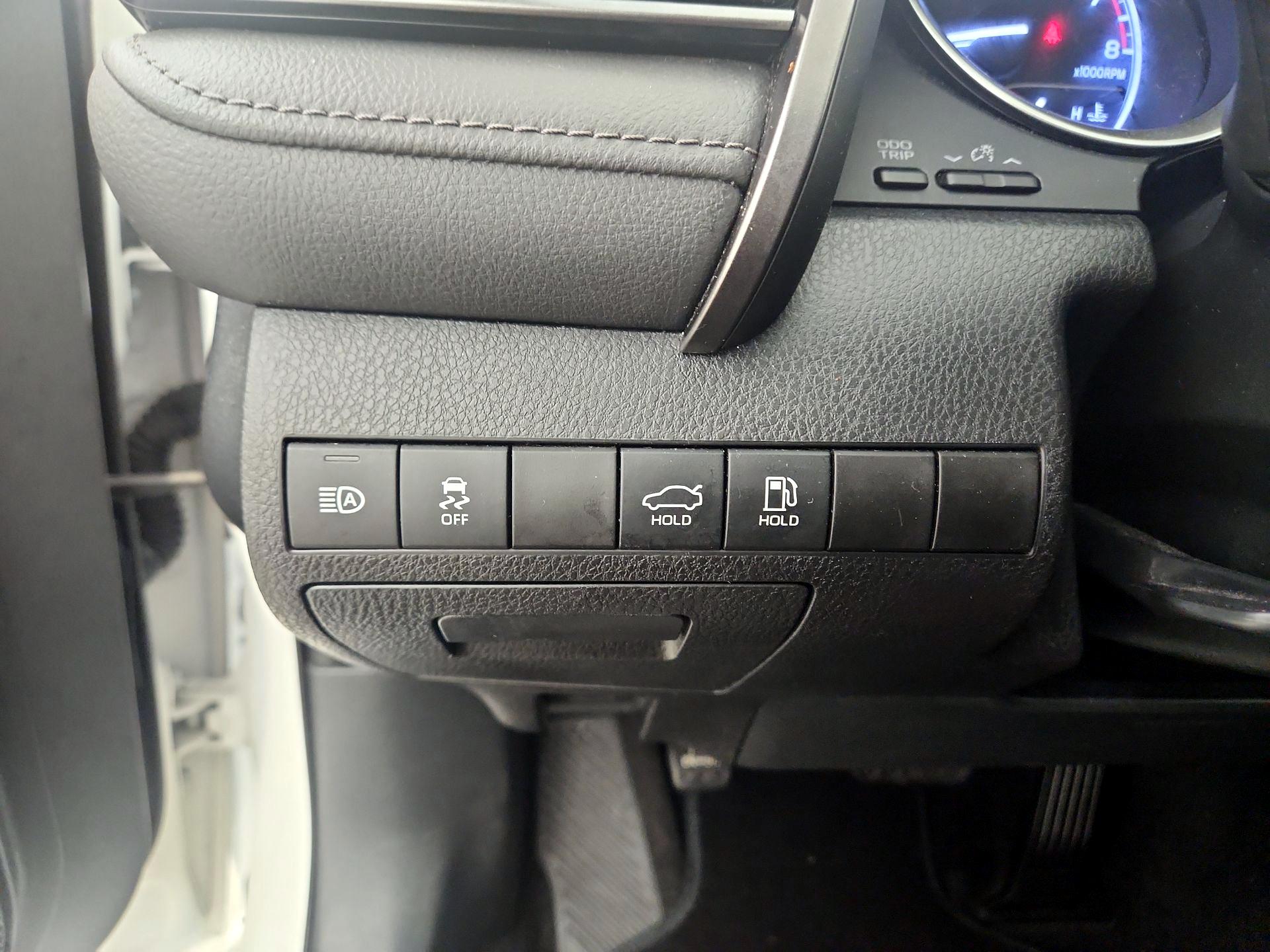 Thumbnail: 2022 Toyota Camry - 13