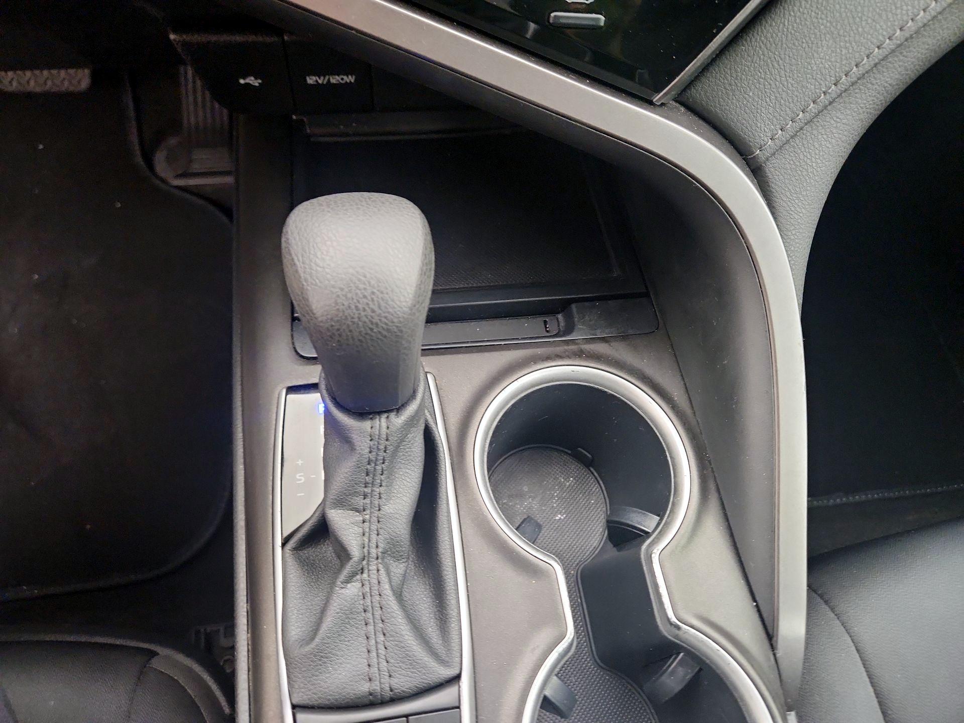 Thumbnail: 2022 Toyota Camry - 17