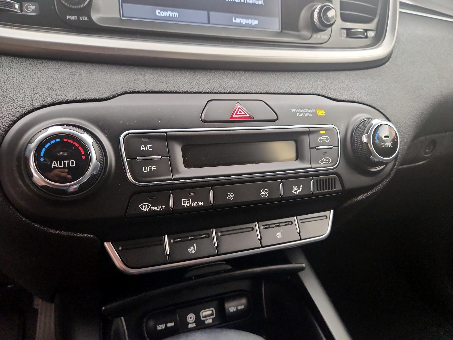 Thumbnail: 2020 Kia Sorento - 16