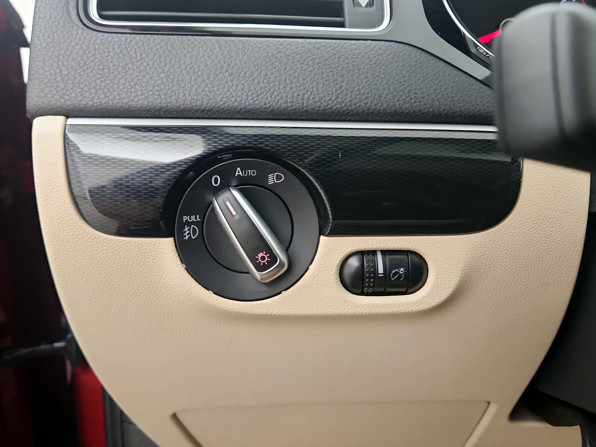 Thumbnail: 2016 Volkswagen Jetta - 13