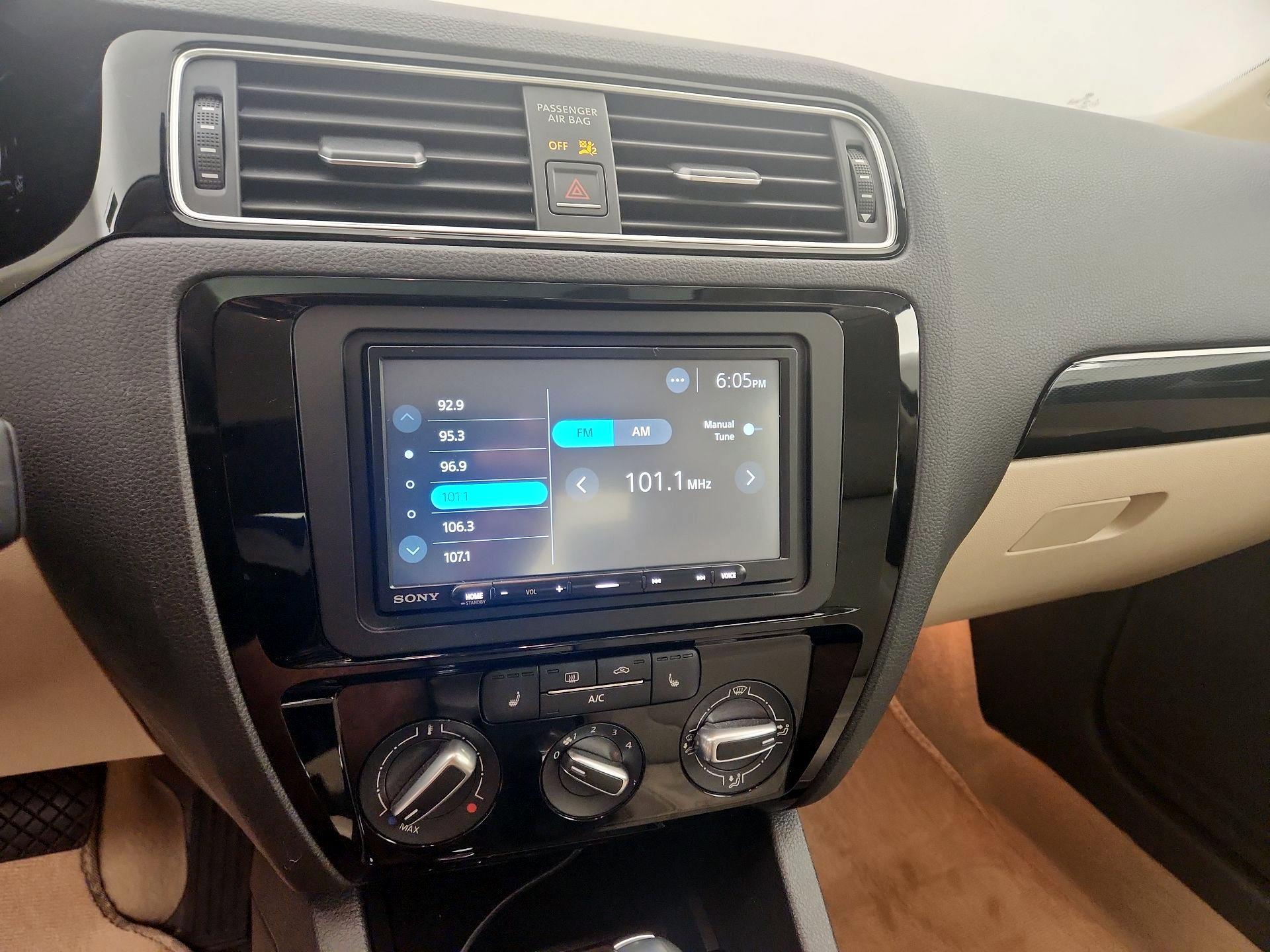 Thumbnail: 2016 Volkswagen Jetta - 15