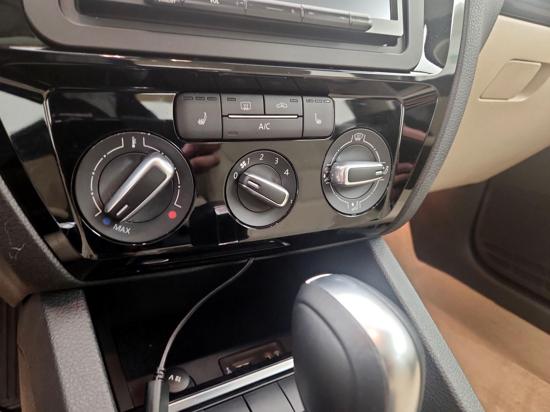 Thumbnail: 2016 Volkswagen Jetta - 16