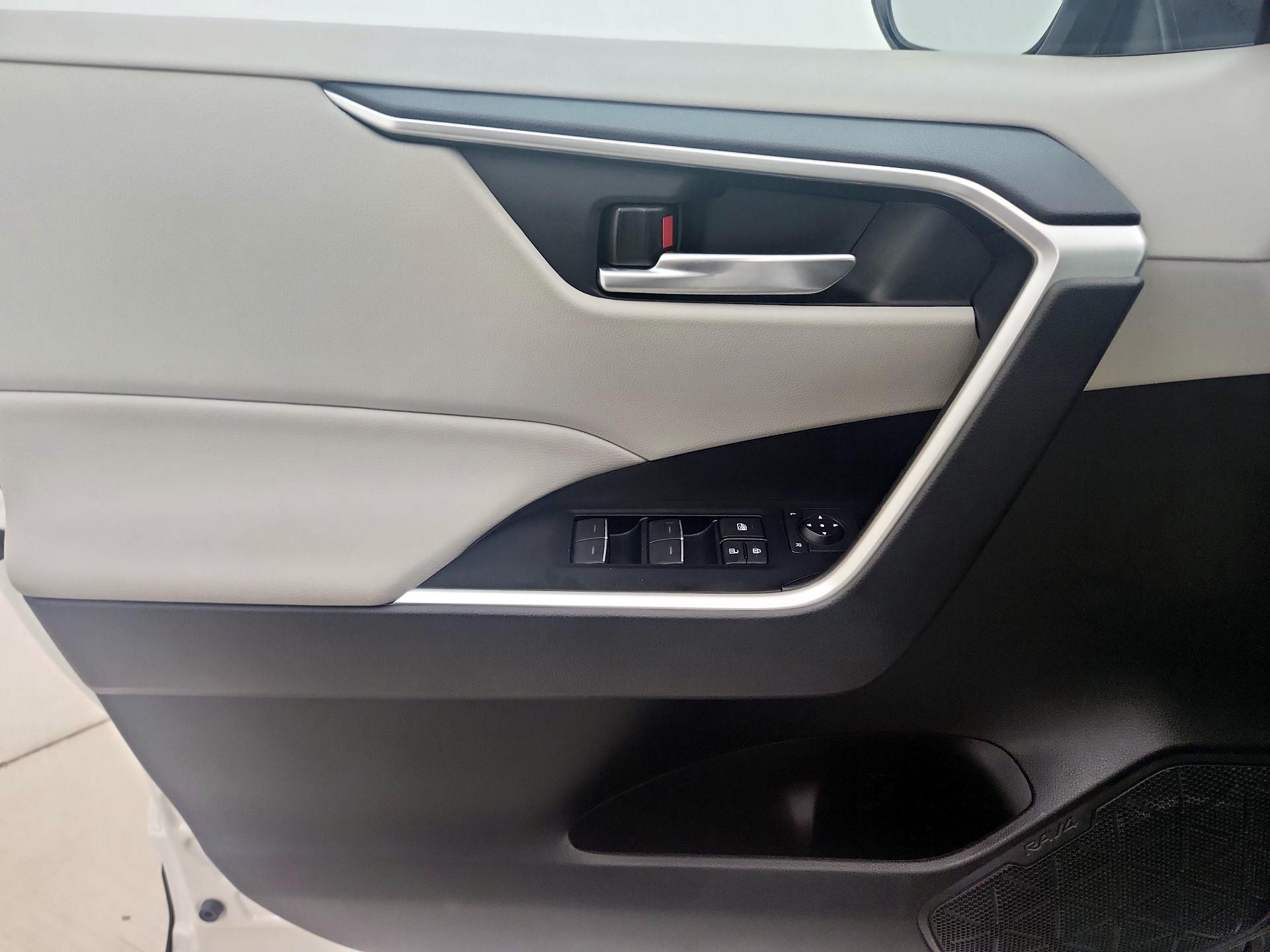 Thumbnail: 2025 Toyota RAV4 - 12