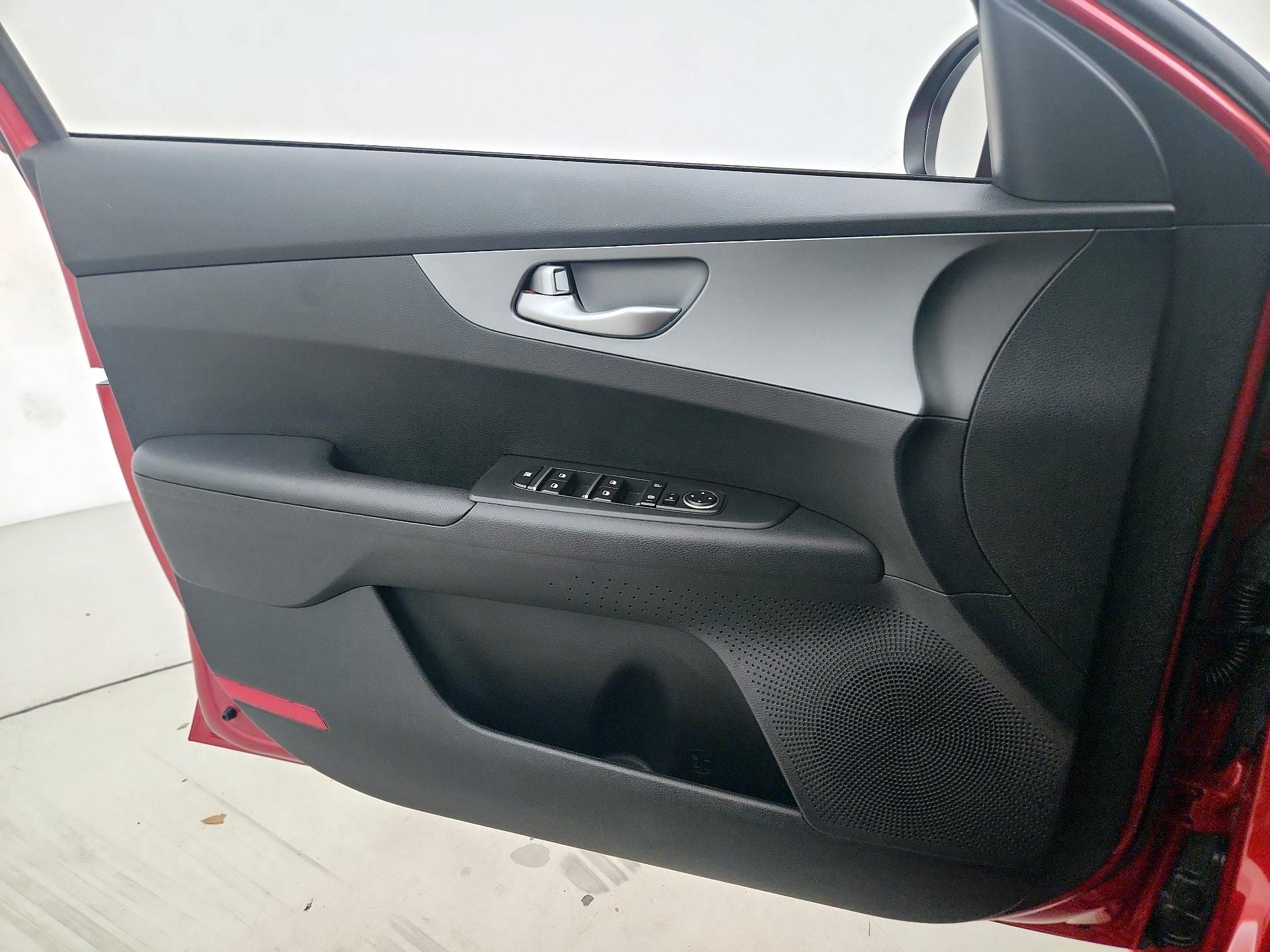 Thumbnail: 2019 Kia Forte - 12