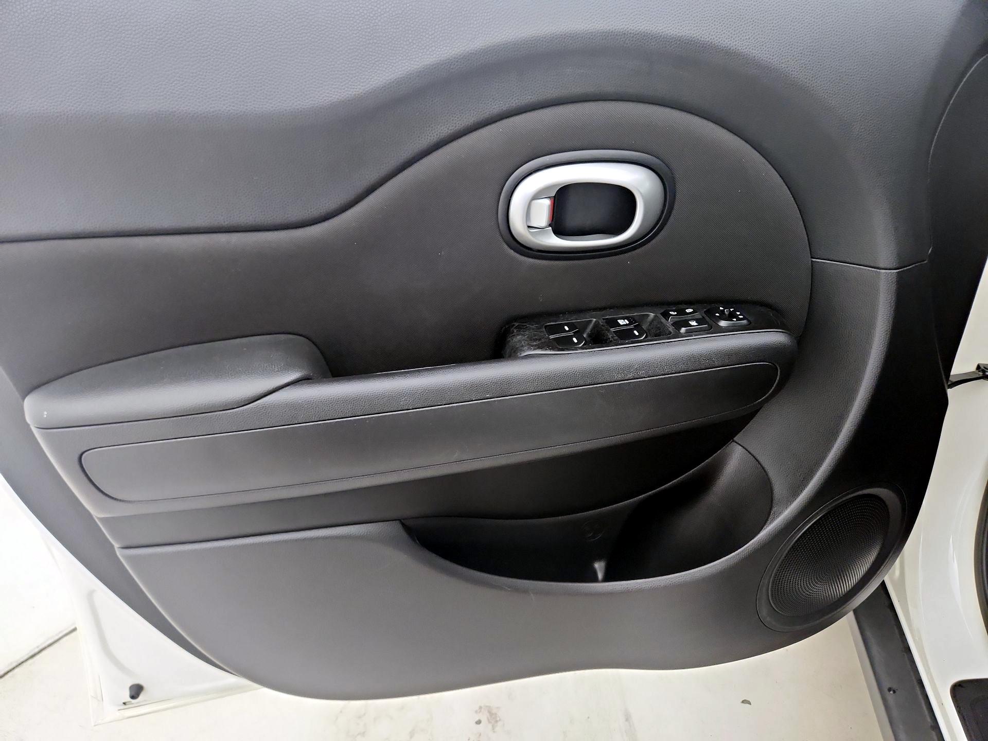 Thumbnail: 2016 Kia Soul - 12