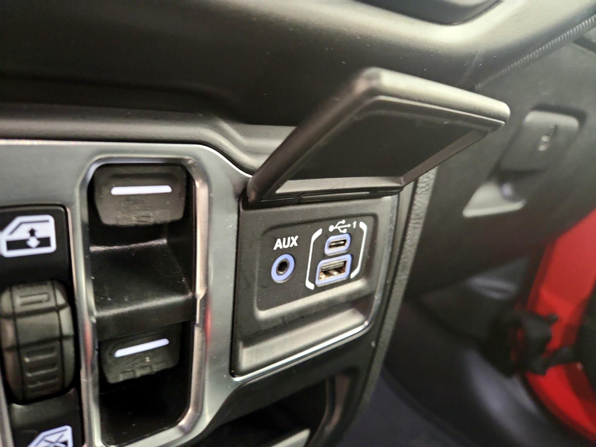 Thumbnail: 2022 Jeep Wrangler - 18