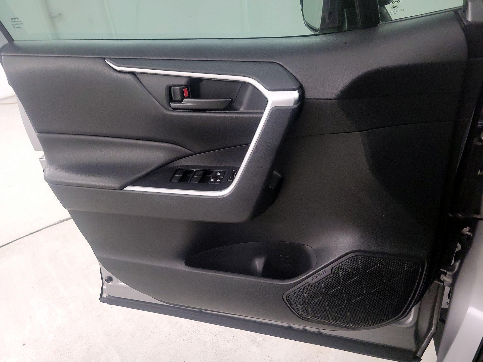 Thumbnail: 2019 Toyota RAV4 - 12