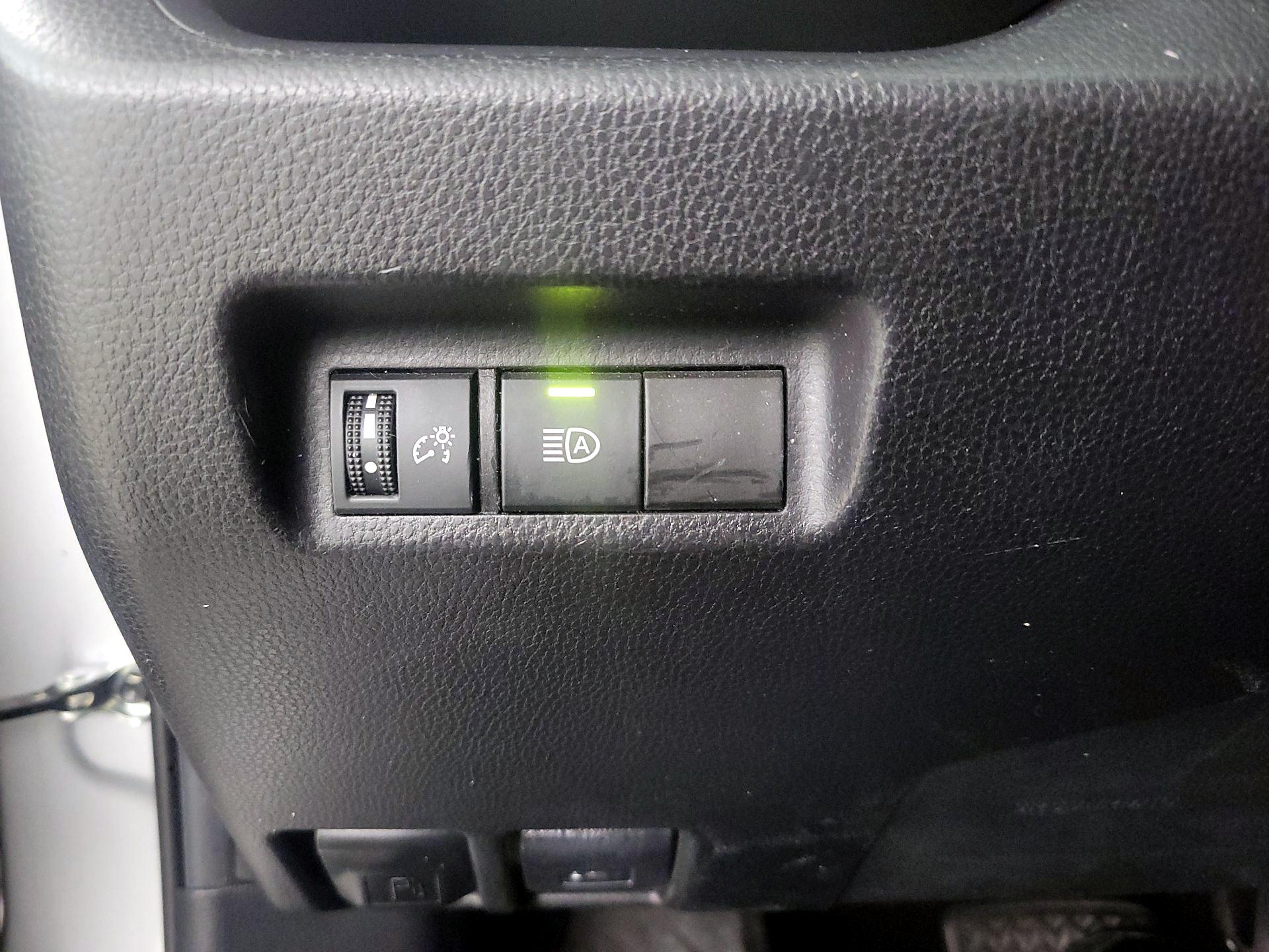 Thumbnail: 2019 Toyota RAV4 - 13