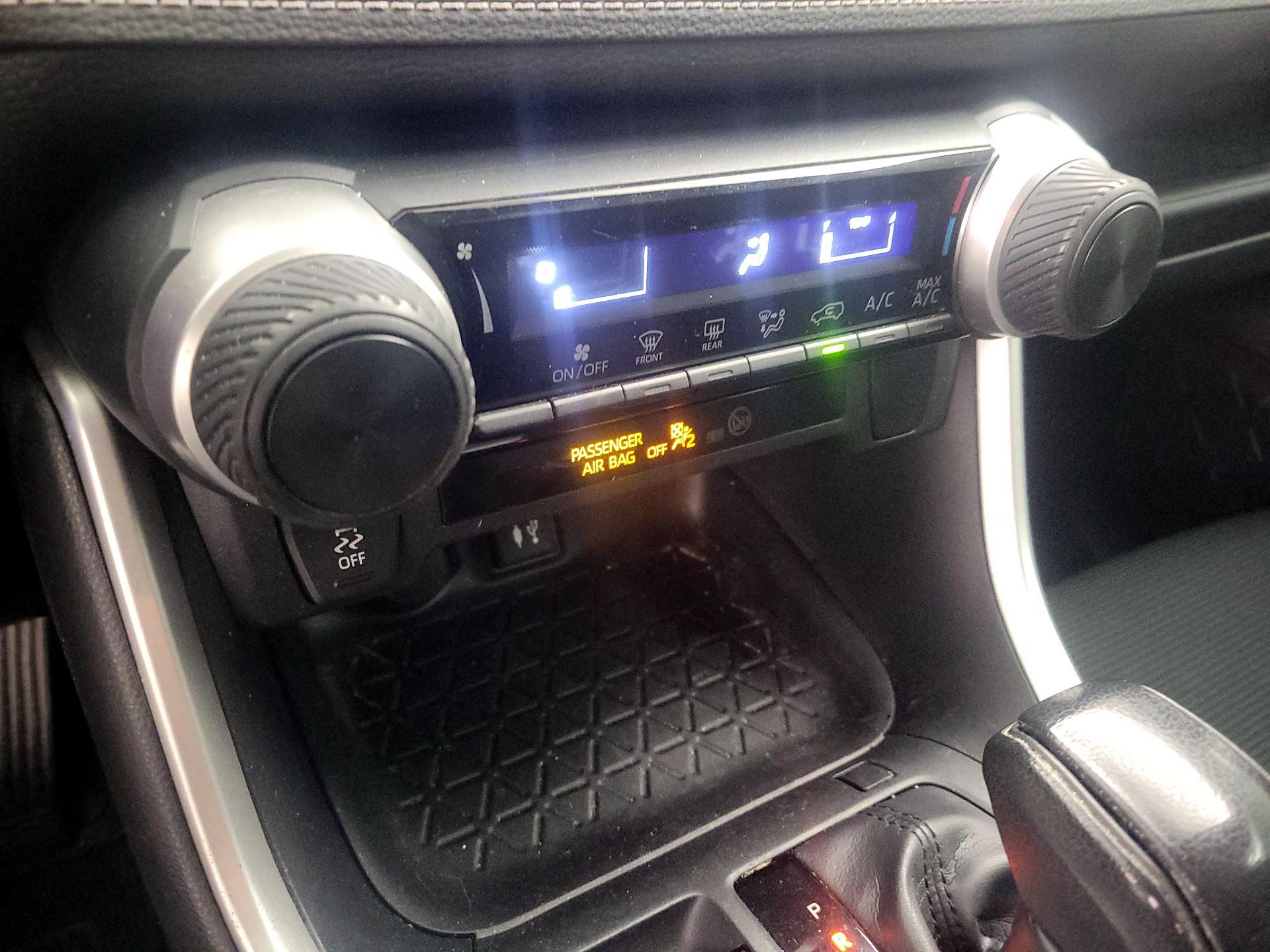 Thumbnail: 2019 Toyota RAV4 - 15