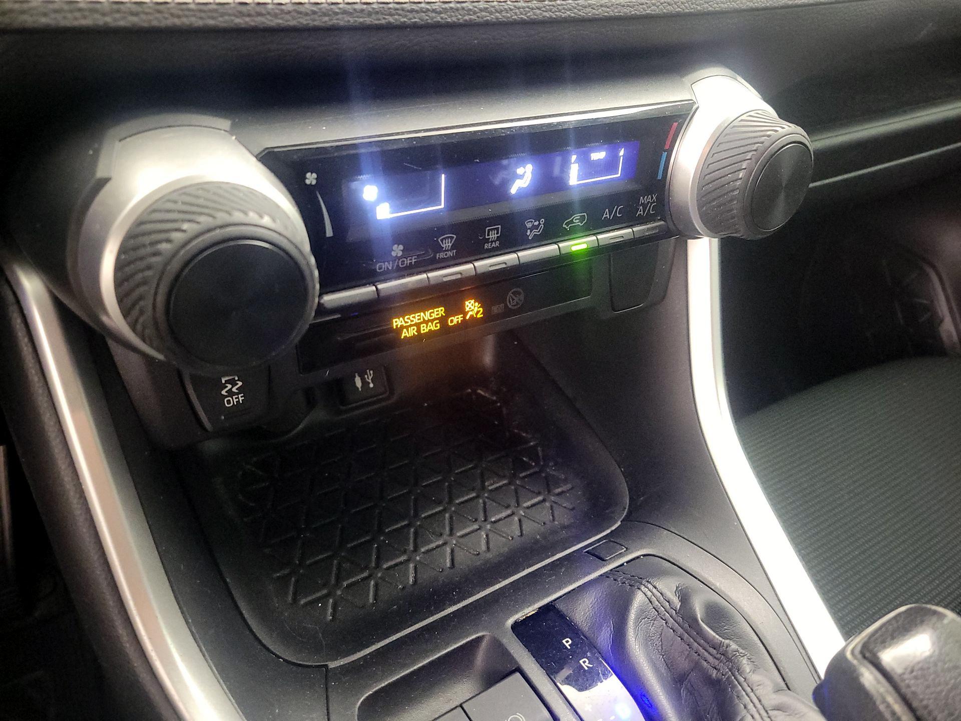 Thumbnail: 2019 Toyota RAV4 - 16