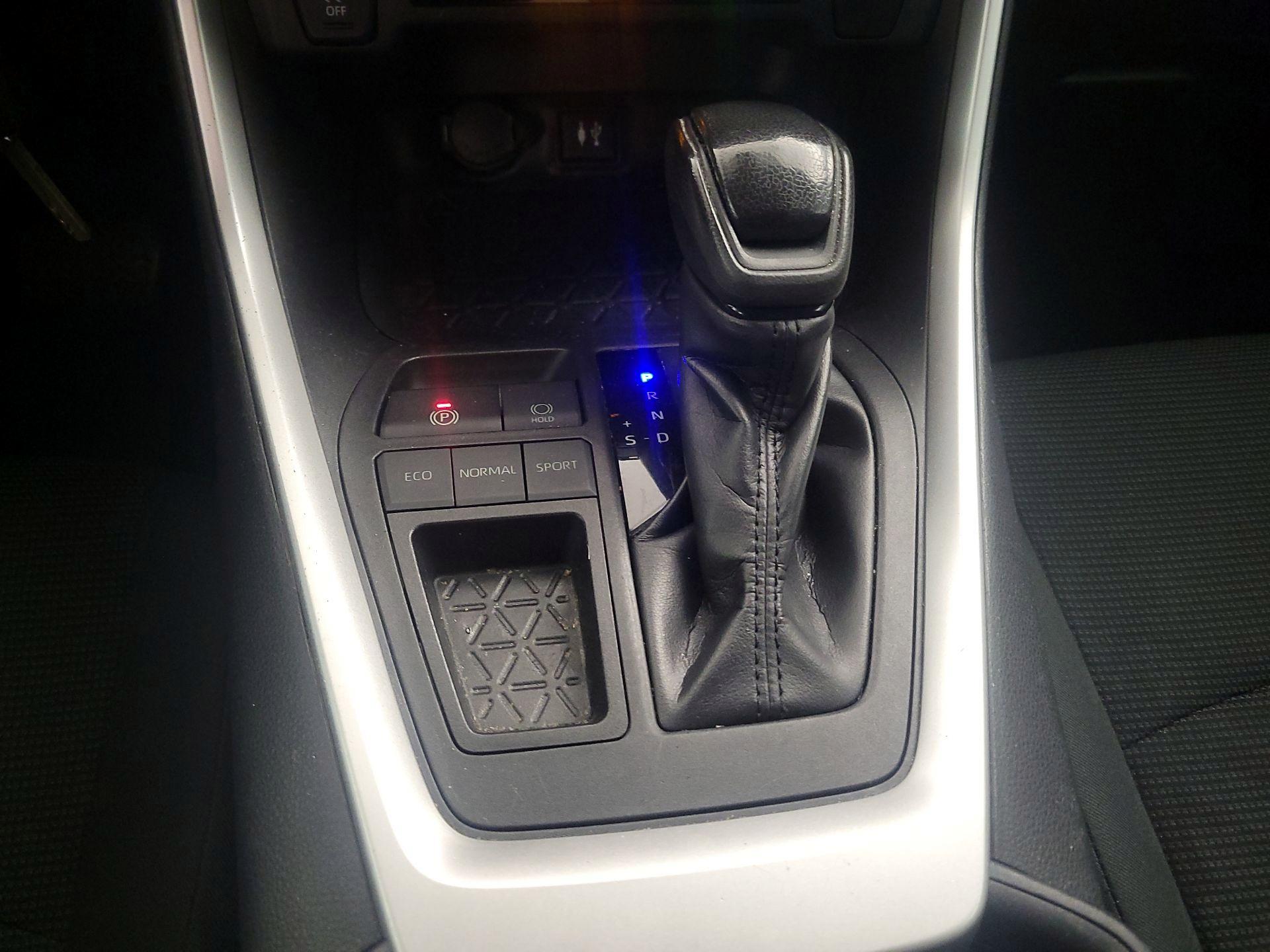 Thumbnail: 2019 Toyota RAV4 - 17