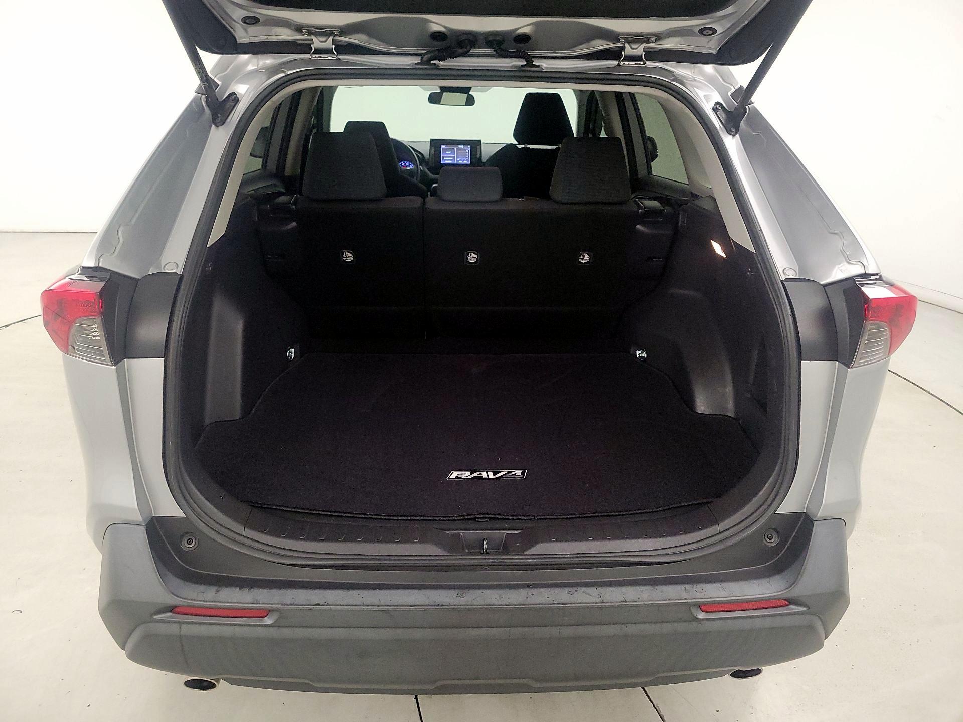 Thumbnail: 2019 Toyota RAV4 - 20