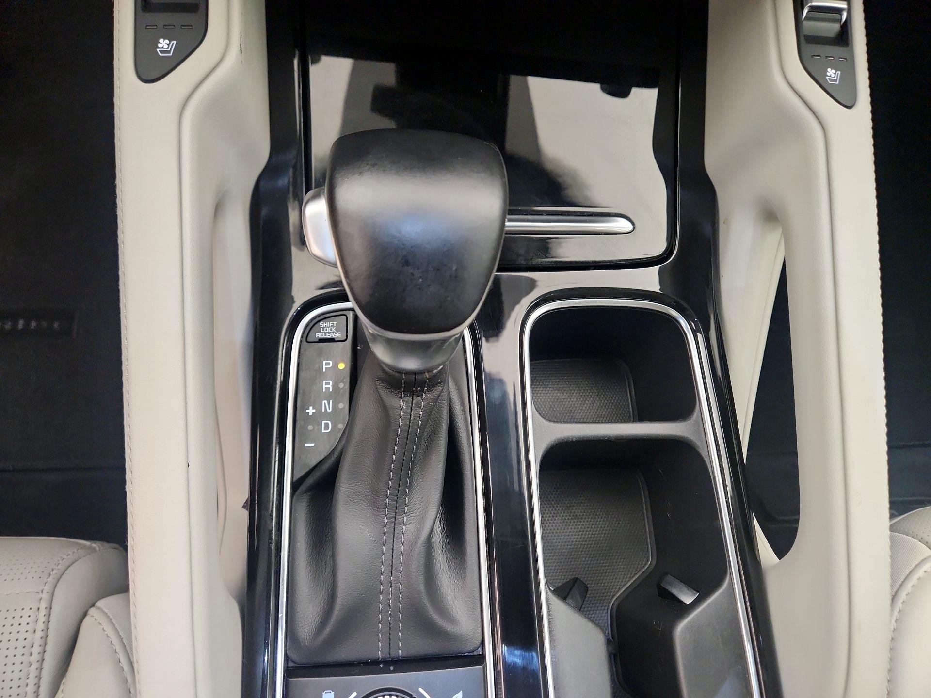 Thumbnail: 2020 Kia Telluride - 18