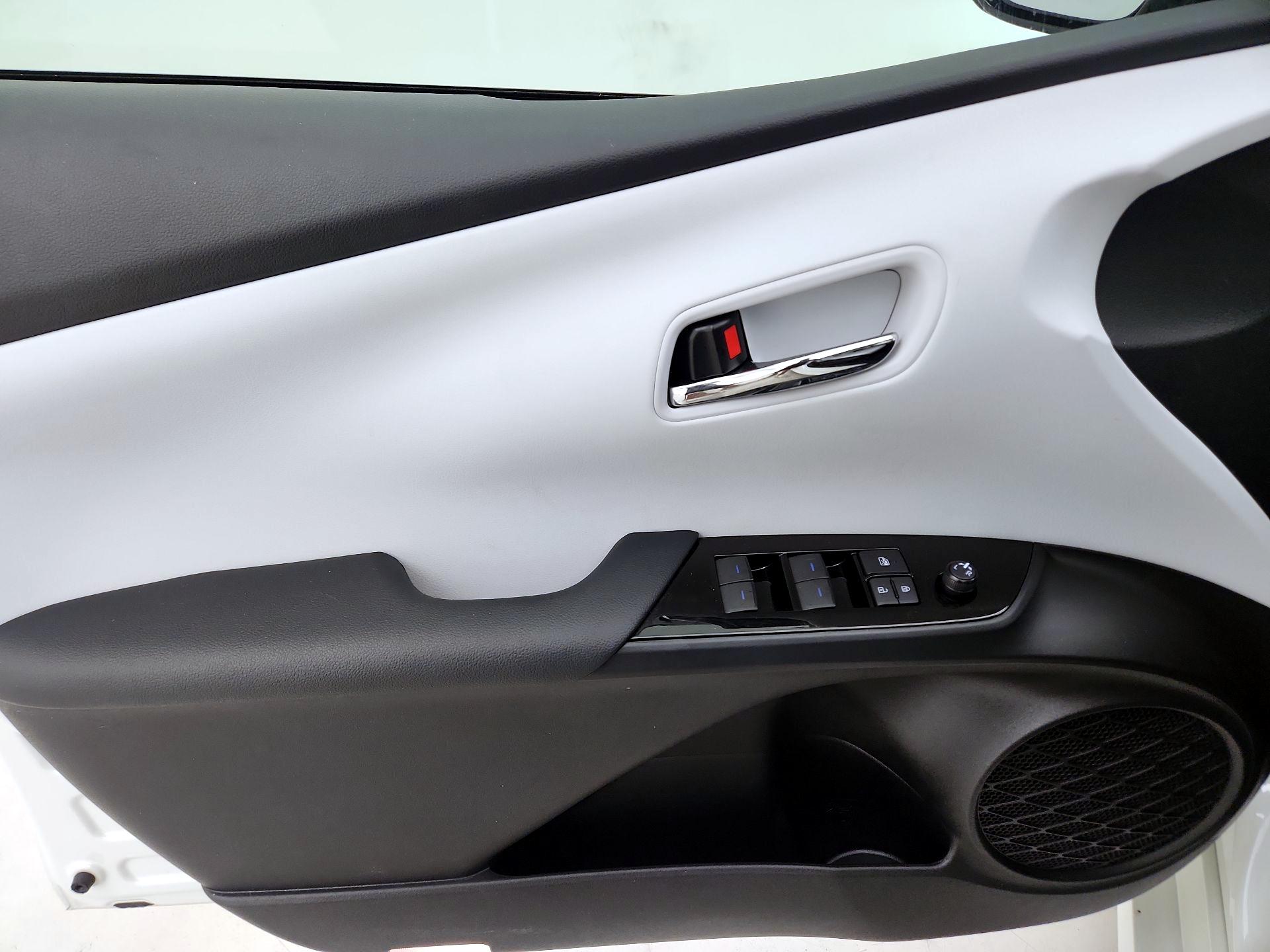 Thumbnail: 2020 Toyota Prius - 12