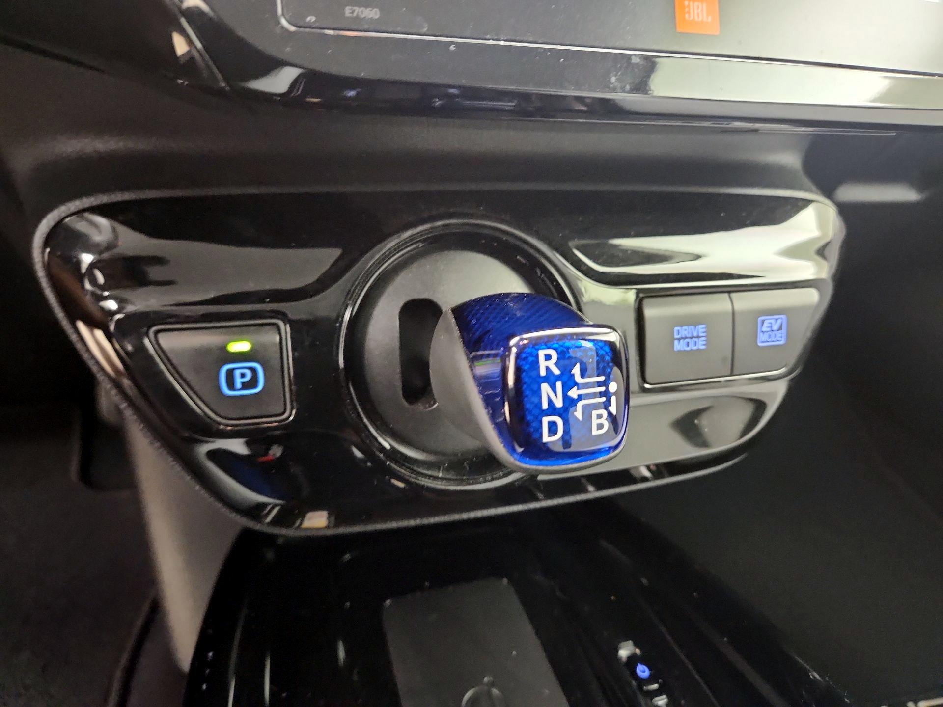 Thumbnail: 2020 Toyota Prius - 18