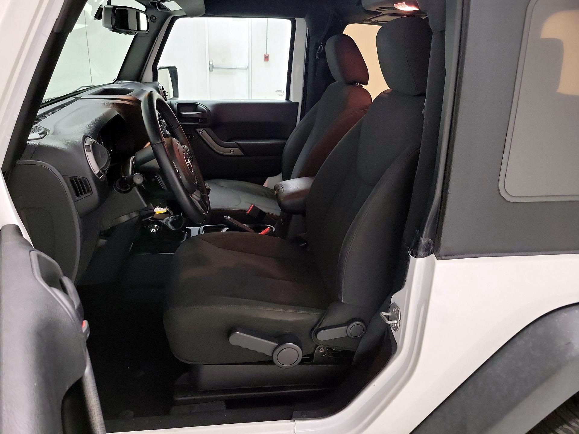 Thumbnail: 2017 Jeep Wrangler - 11
